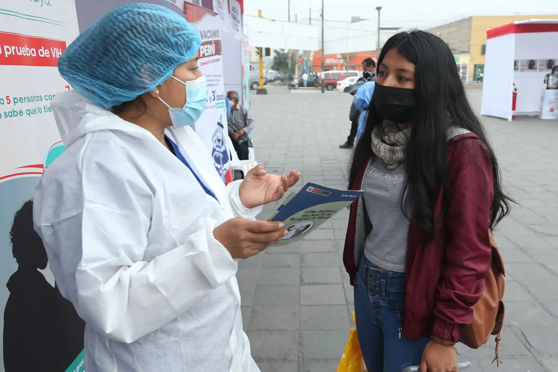 En el marco del Día Nacional de la Prueba del VIH, la DIRIS Lima Centro realiza la campaña integral de salud  en la  Plaza Manco Cápac de La Victoria.
Foto: ANDINA/ Eddy Ramos