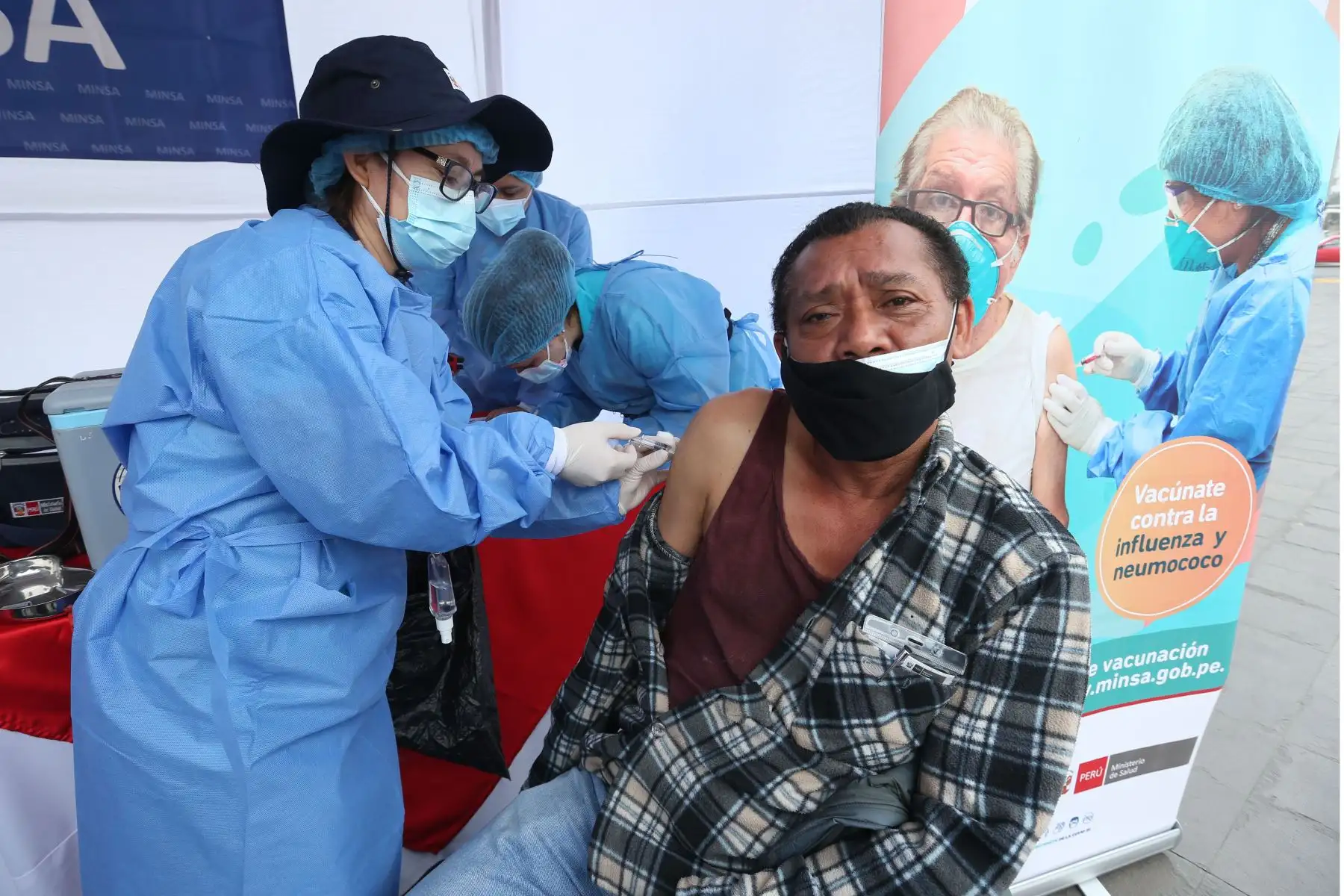 En el marco del Día Nacional de la Prueba del VIH, la DIRIS Lima Centro realiza la campaña integral de salud  en la  Plaza Manco Cápac de La Victoria.
Foto: ANDINA/ Eddy Ramos