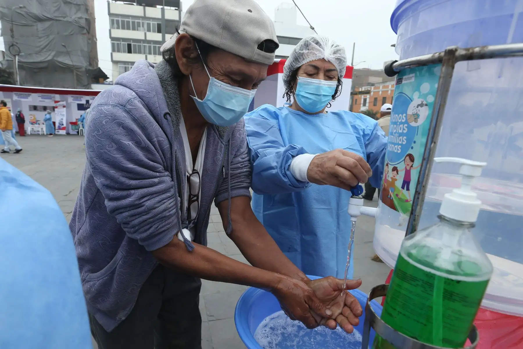 En el marco del Día Nacional de la Prueba del VIH, la DIRIS Lima Centro realiza la campaña integral de salud  en la  Plaza Manco Cápac de La Victoria.
Foto: ANDINA/ Eddy Ramos