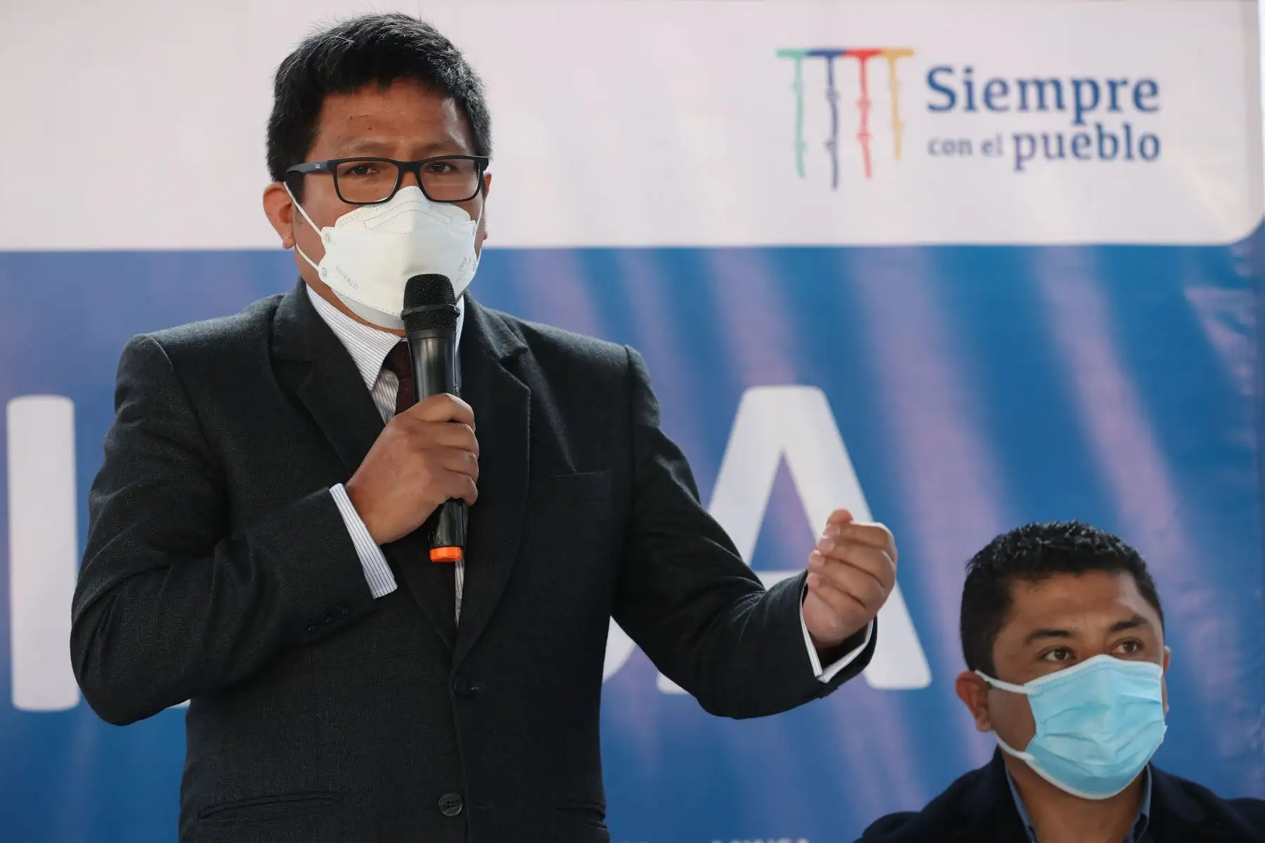 El ministro de Salud, Jorge López hace entrega de fondos para la mejora de servicios a favor de tres establecimientos de salud en San Juan de Lurigancho.
Foto:ANDINA/ Melina Mejía