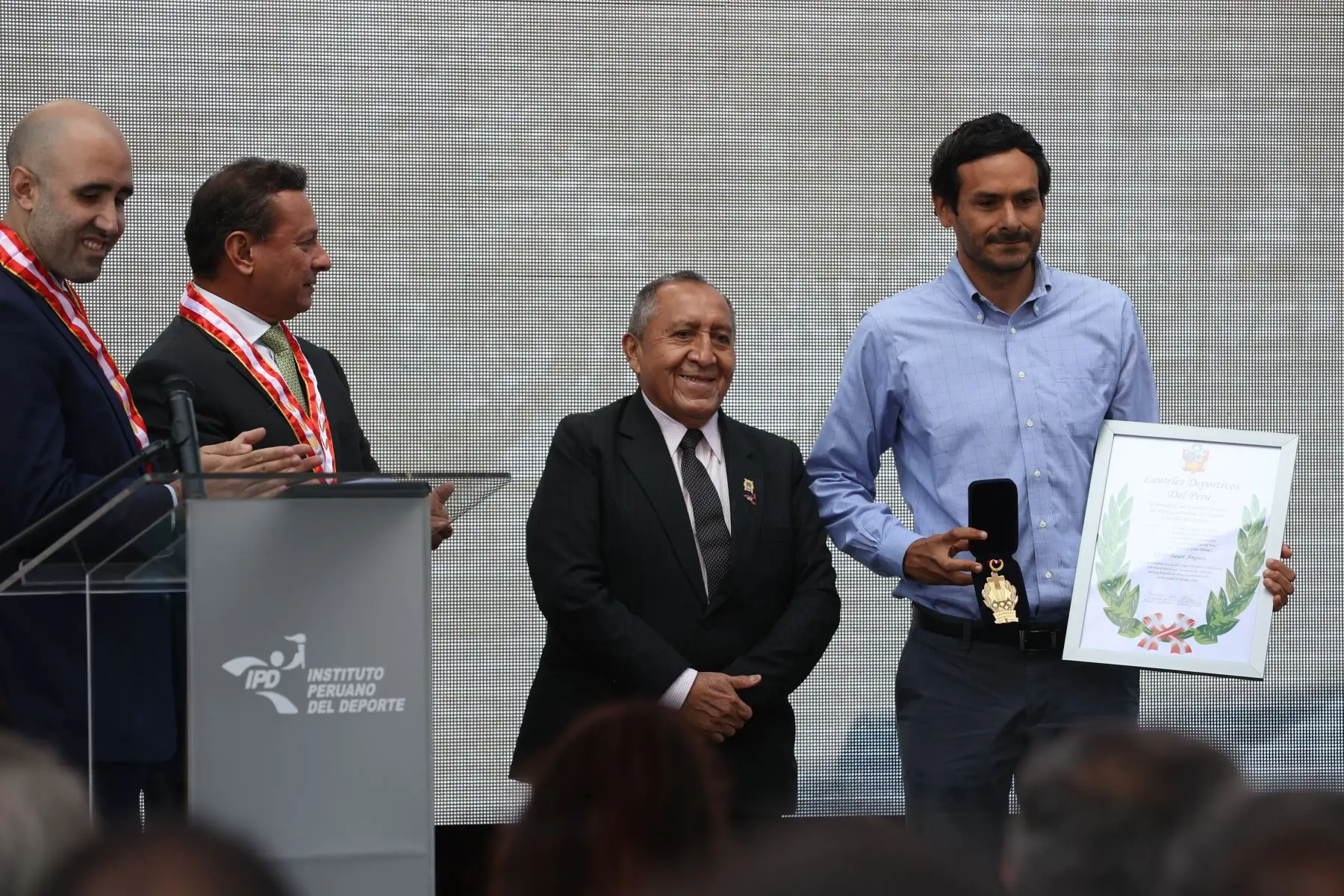 IPD entrega los laureles deportivos del Perú a diez destacados deportistas y para deportistas por sus importantes logros para el país. Cesar Bauer, tablista peruano logró el tercer puesto en el Campeonato Mundial de Bodyboard APB. Foto: ANDINA/Melina Mejía