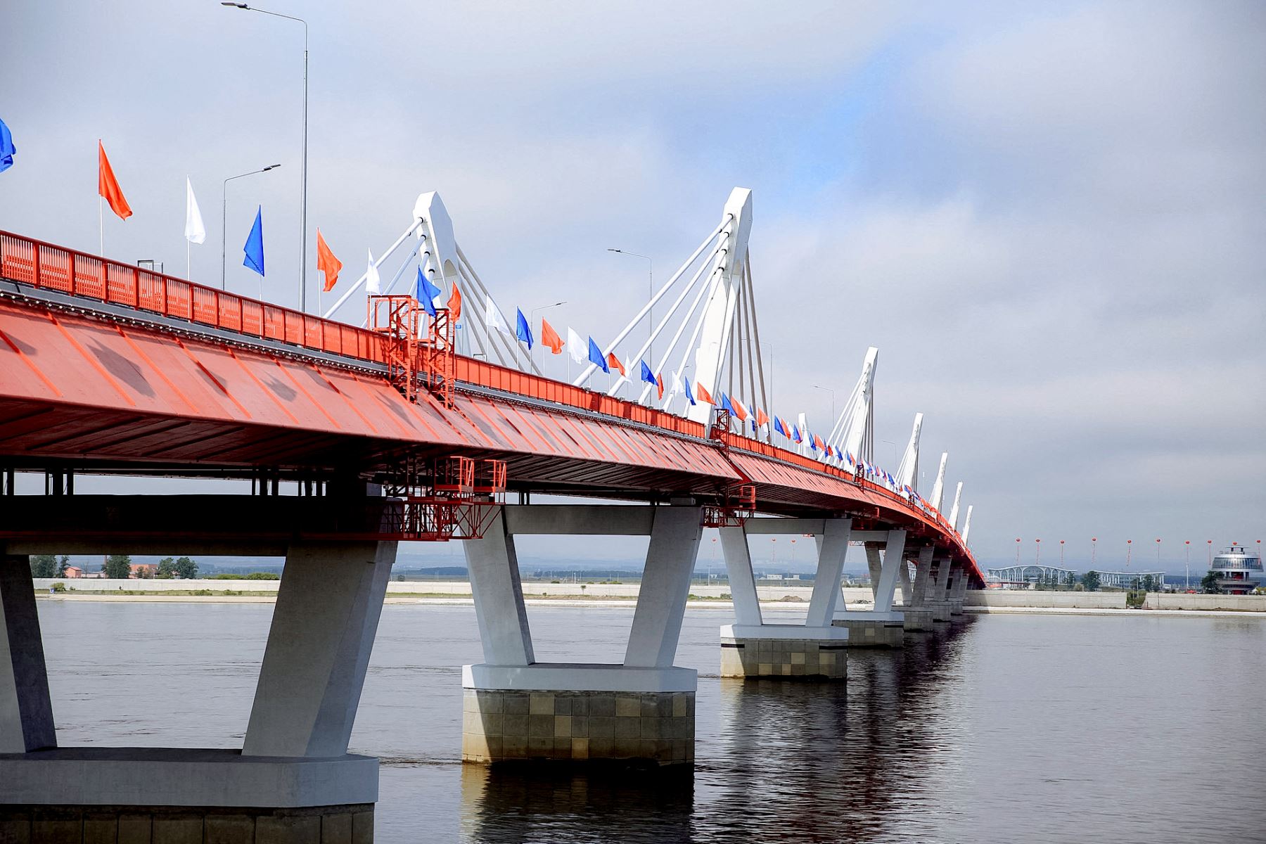China y Rusia inauguran puente transfronterizo de 1,284 metros