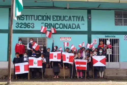 Con el propósito de motivar a la selección blanquirroja de fútbol en el repechaje decisivo contra Australia, peruanos de diversas regiones del país, usuarios y gestores de los tambos y las plataformas itinerantes de acción social (PIAS) del Programa Nacional PAIS, del Ministerio de Desarrollo e Inclusión Social (Midis), enviaron mensajes de aliento bajo un solo grito: "¡Arriba Perú!".