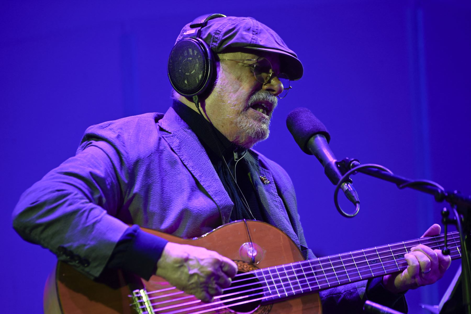 Silvio Rodriguez deja sentir su canto en México