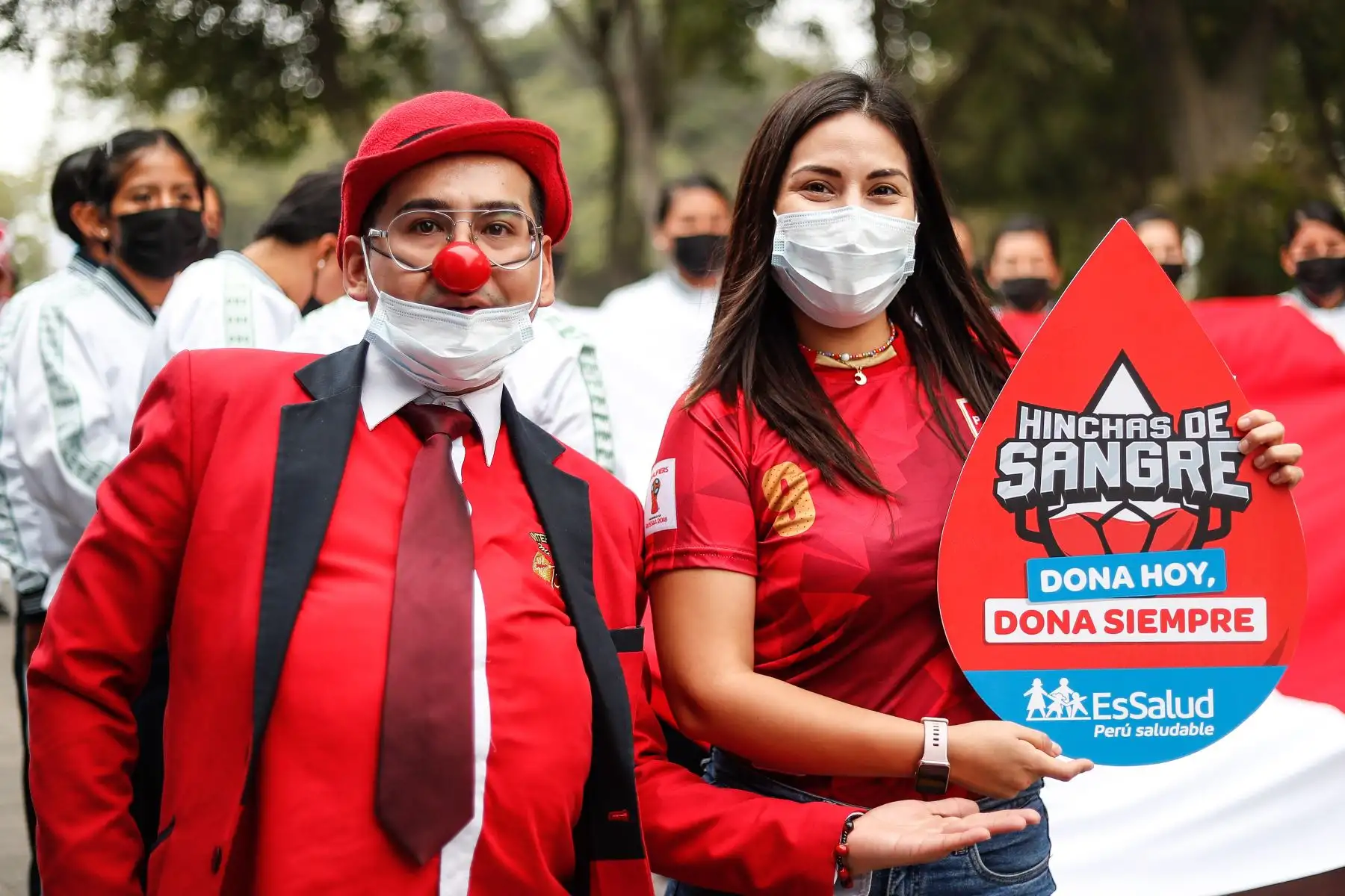 Exfutbolistas y personajes del espectáculo participan en la campaña de donación " Hincha de Sangre " en el Parque de la Exposición orientada a incentivar en la población el acto de solidaridad y salvar muchas vidas.
Foto: ANDINA/Renato Pajuelo