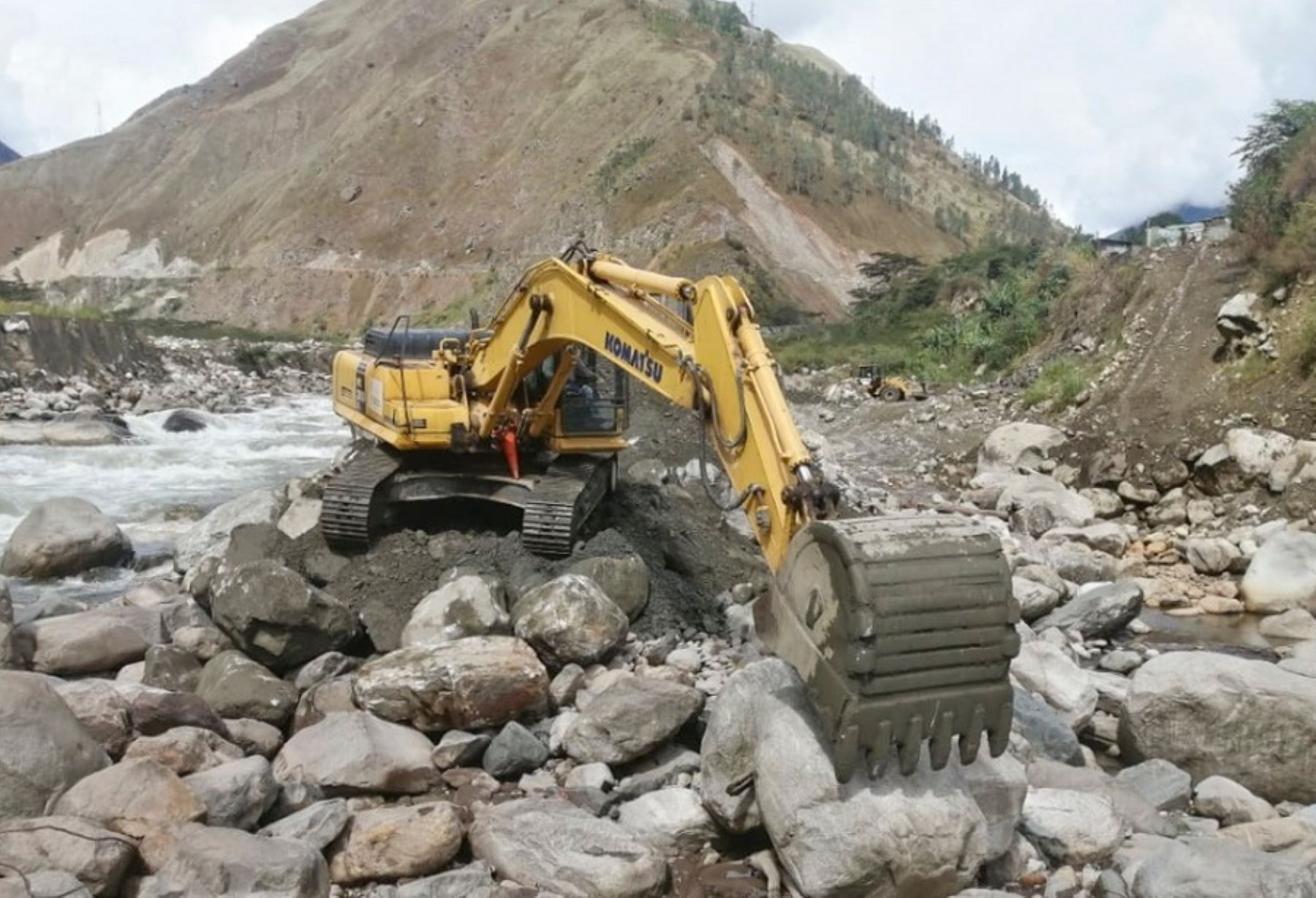 Cusco: sector Vivienda retira más de 3 toneladas de material excedente del río Putucusi