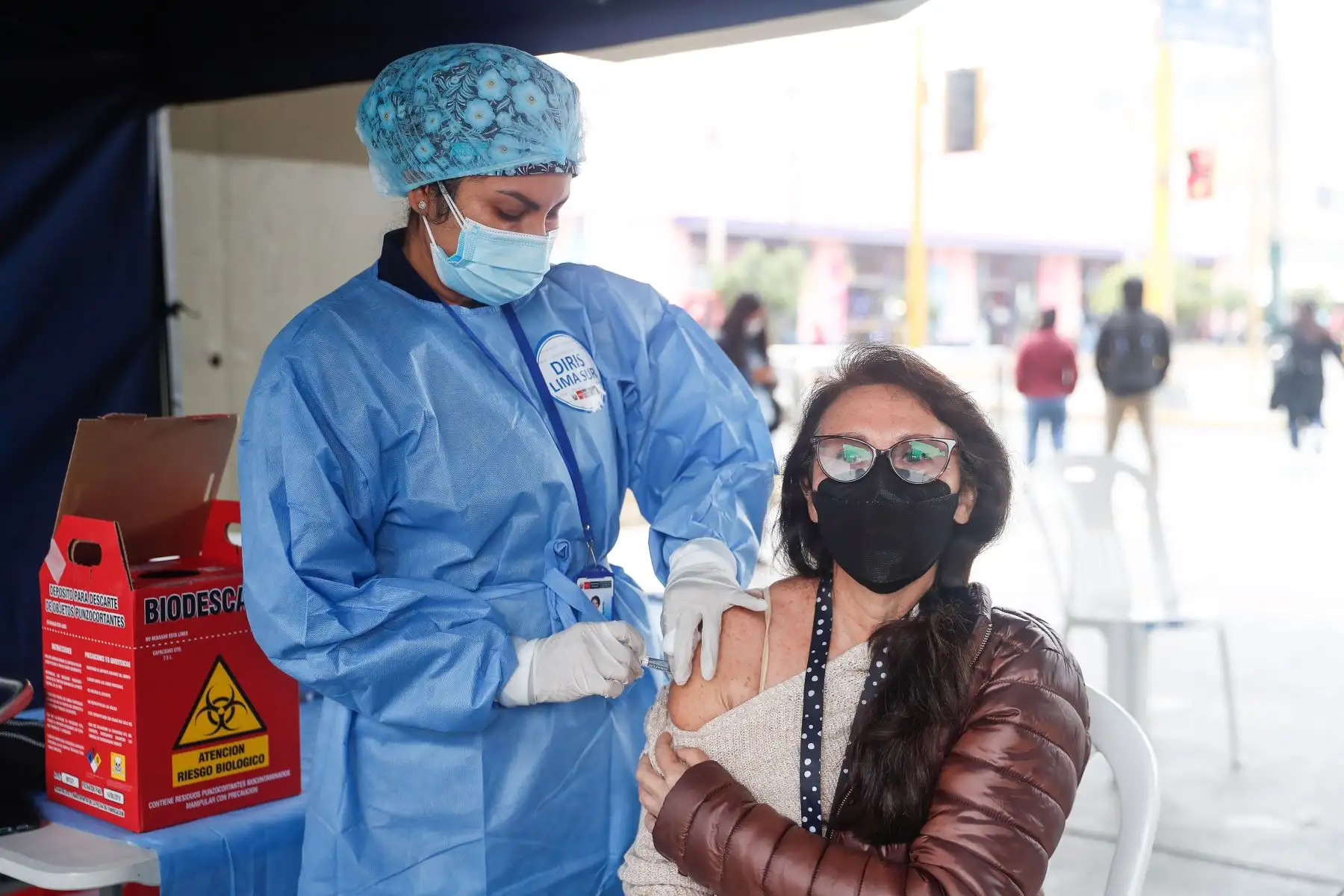 Ministerio de Salud promueve campaña de vacunación contra el covid-19 y la influenza en la Estación Los Cabitos del Metro de Lima.
Foto: ANDINA/Renato Pajuelo