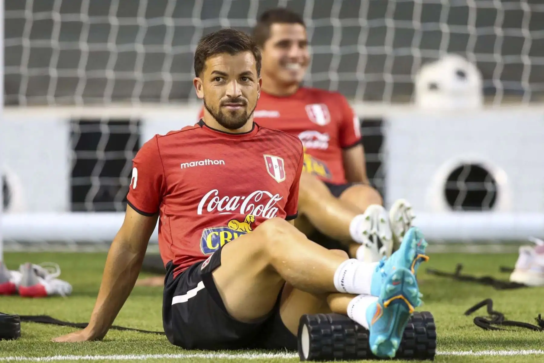 Mediocampista  de la selección peruana, Gabriel Costa, realiza su entrenamiento en el campo del Sadd Stadium de Qatar, previo al partido de repechaje contra Australia. Foto: Selección Peruana