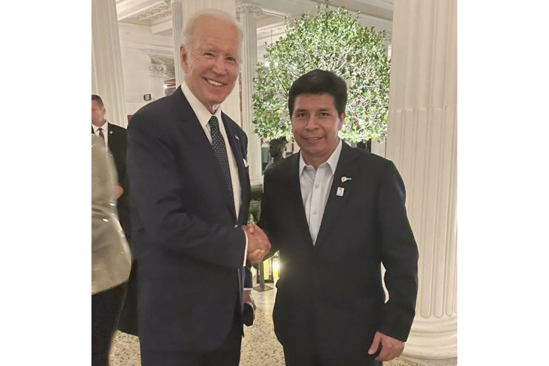 Presidente Castillo expresó ante Joe Biden compromiso de respeto a la democracia
