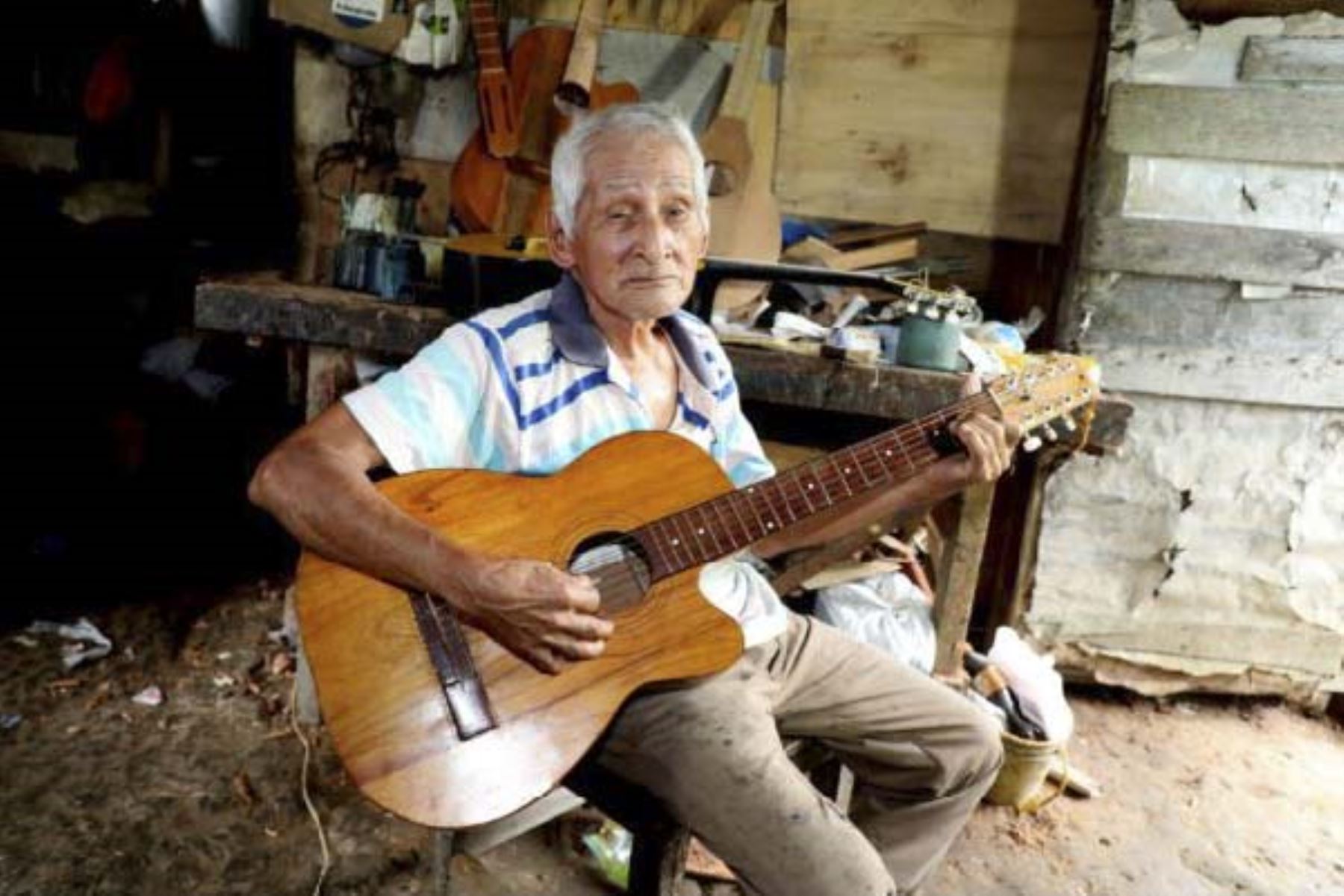 Historias que nos unen: El Dr. Guitarra atiende 24/7 en Iquitos