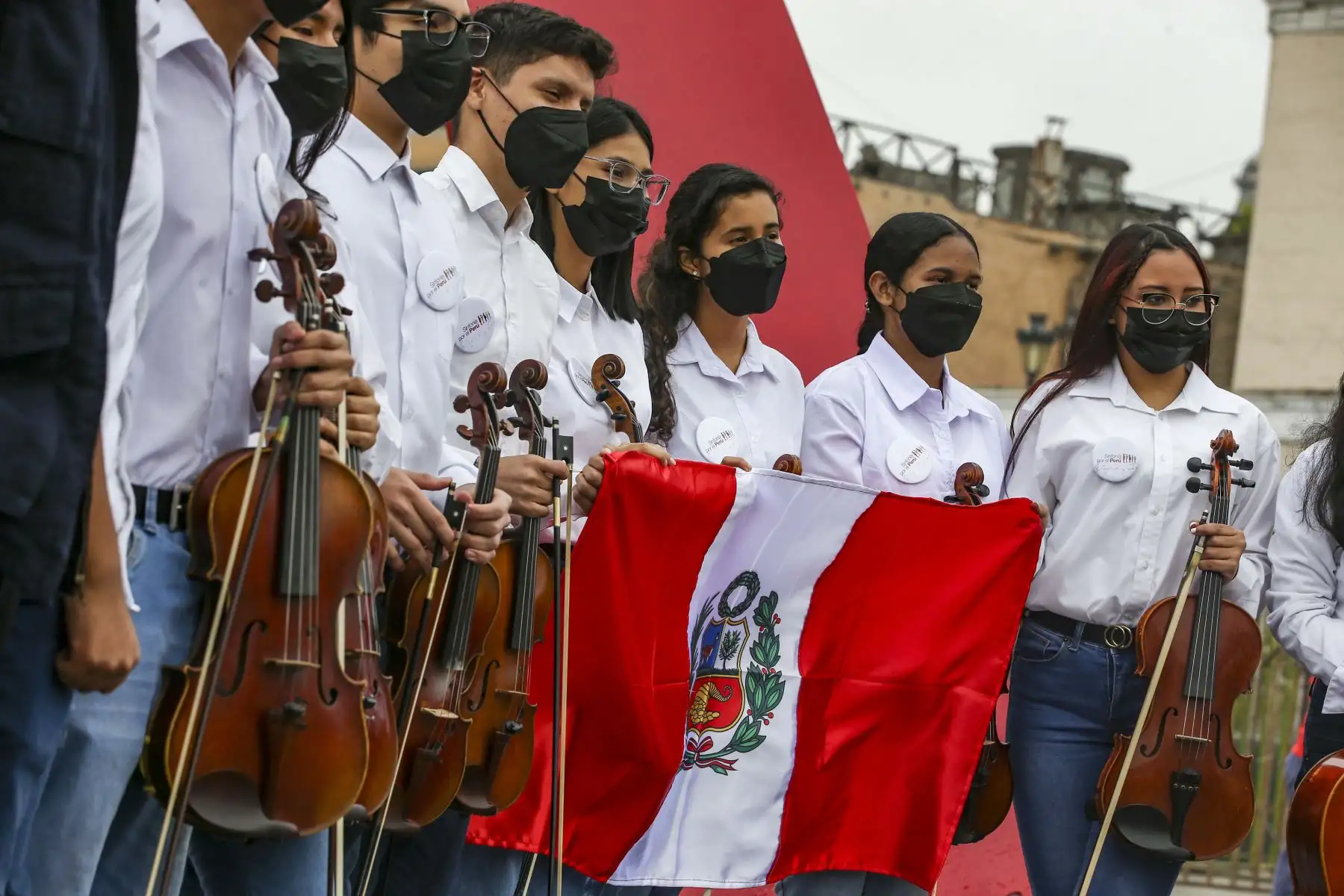 Orquesta Sinfonía por el Perú desarrolló una puesta en escena gratuita con repertorio peruano en la Alameda Chabuca Granda.
Foto: ANDINA/Carla Patiño Ramírez