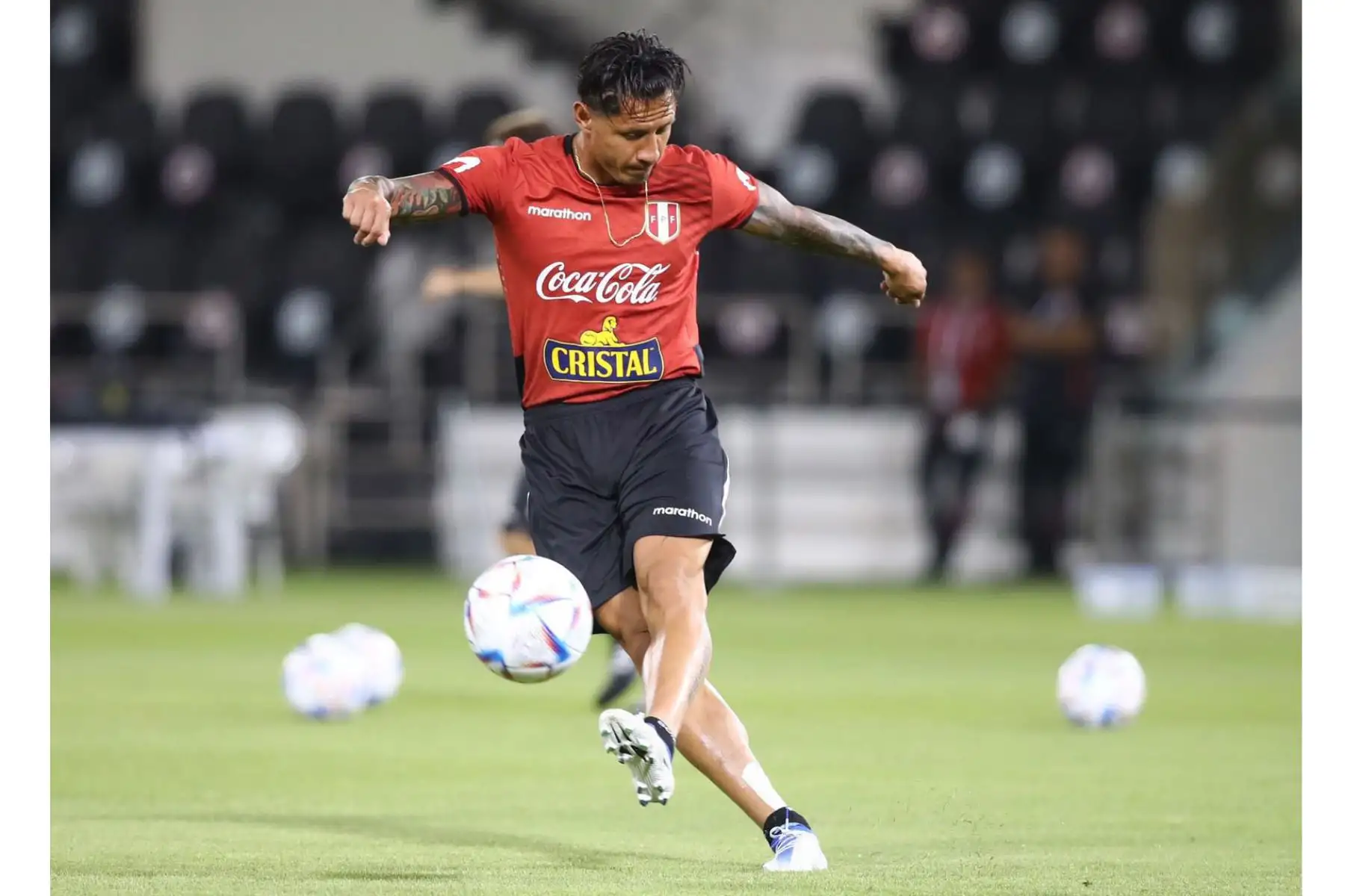 Selección Peruana realiza entrenamiento previo al partido ante la Selección Australiana por el repechaje que busca la plaza para el Mundial de Catar 2022. En la imagen, el Gianluca Lapadula. Foto: Selección Peruana
