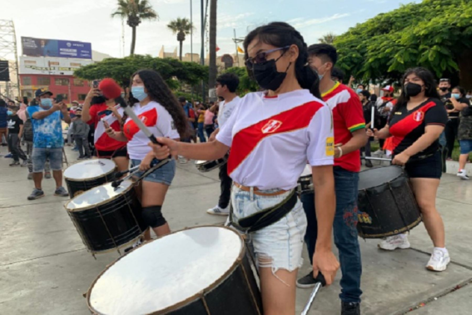 Chimbotanos ya viven ambiente festivo previo al partido entre Perú y Australia