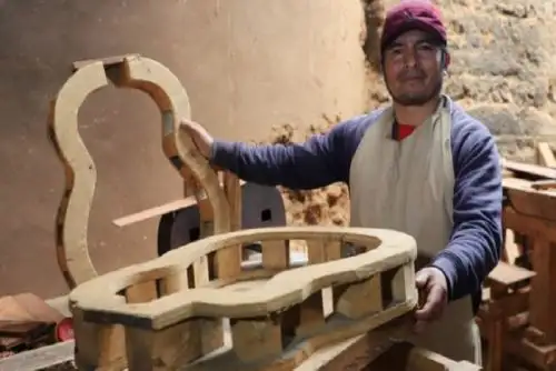 La vigencia de esta expresión se ve reflejada en la capacidad de los guitarreros, de conjugar prácticas tradicionales con el uso de maderas, materiales, herramientas y tecnologías actuales.