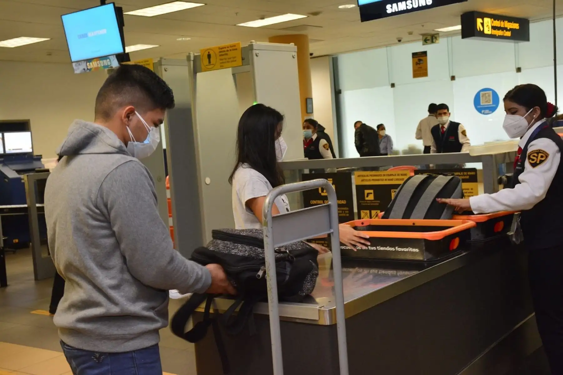 Pasajeros en el Aeropuerto Internacional Jorge Chávez. Foto: Cortesía.