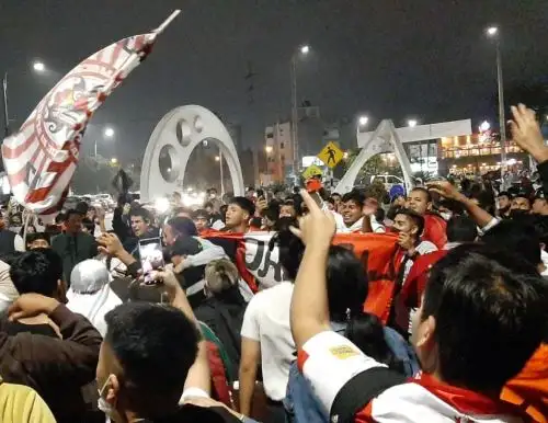 Con un vibrante banderazo, miles de trujillanos expresaron su apoyo a la selección de Perú que hoy disputa su pase al Mundial de Catar 2022 ante  su par de Australia. Foto: Luis Puell
