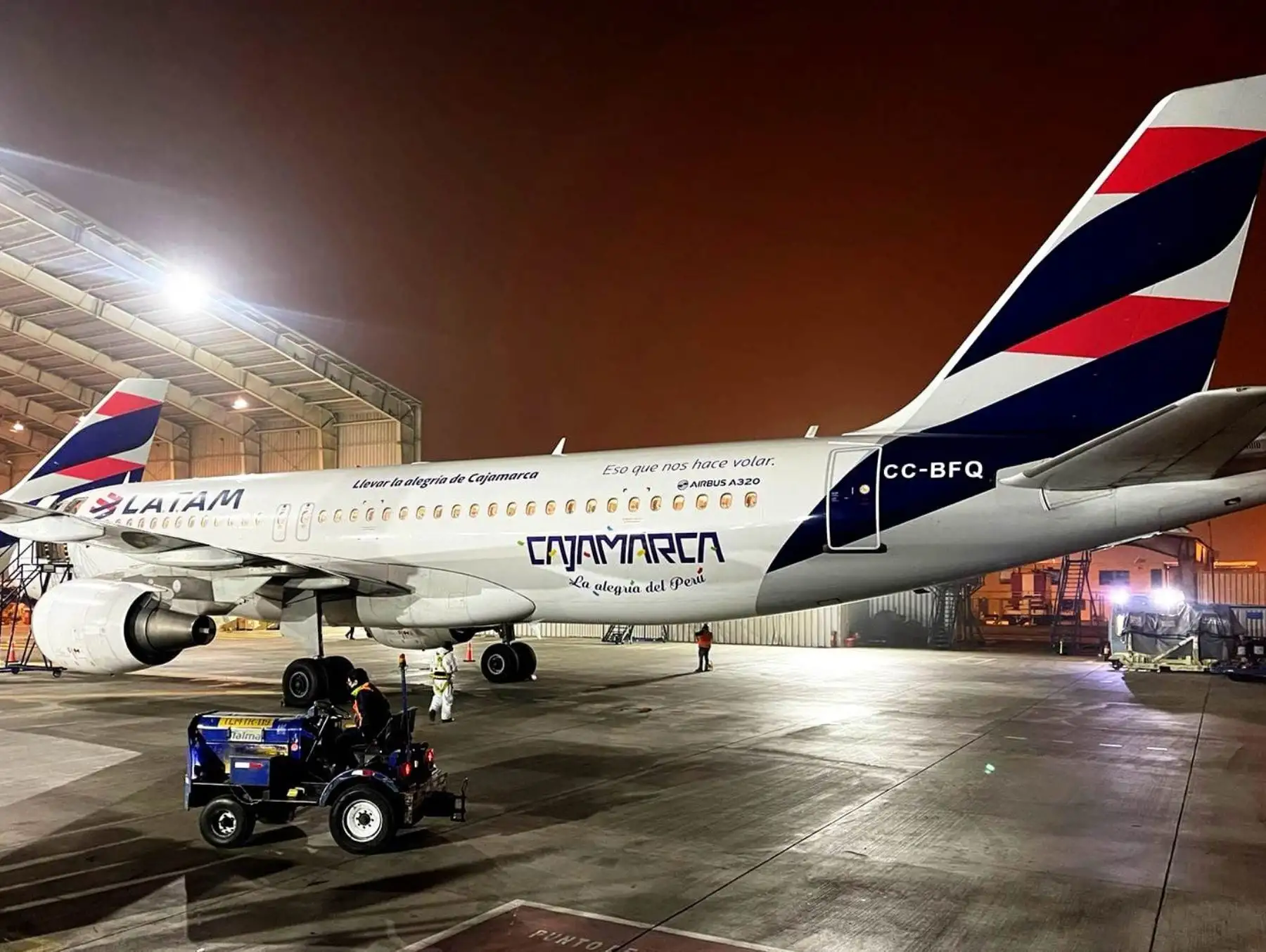 Aerolínea Latam promociona la Marca Cajamarca en una de sus naves que cubre destinos nacionales para posicionar a esta región como importante destino turístico. ANDINA/Difusión