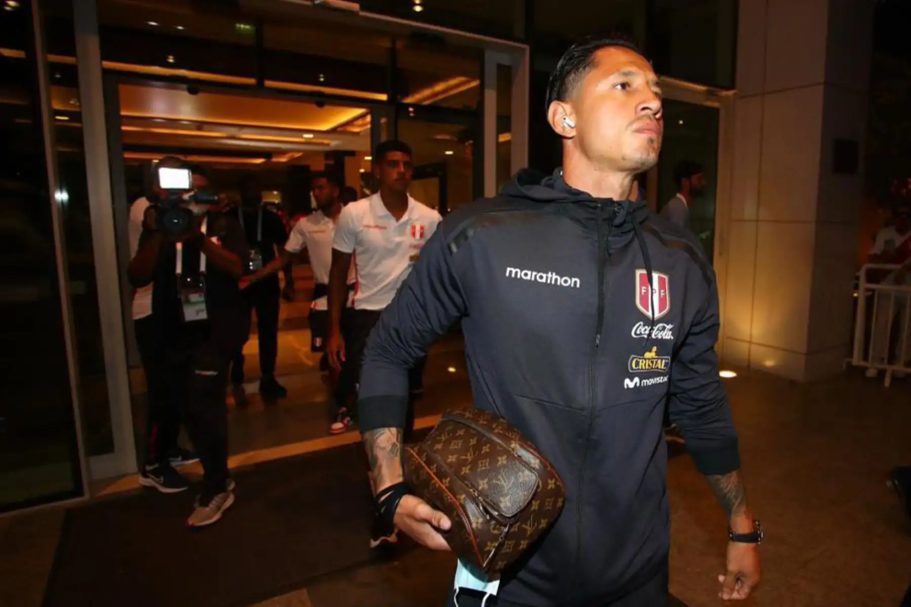 Selección Peruana sale del hotel de concentración y se dirige al estadio Ahmad Bin Ali Stadium donde disputará partido trascendental ante Australia por el Repechaje rumbo a Catar 2022. En la imagen Gianluca Lapadula.
Foto: ANDINA/Difusión