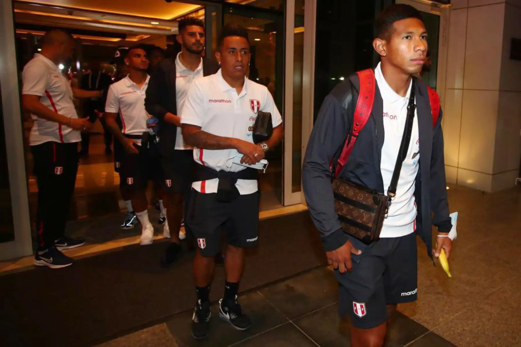 Selección Peruana sale del hotel de concentración y se dirige al estadio Ahmad Bin Ali Stadium donde disputará partido trascendental ante Australia por el Repechaje rumbo a Catar 2022.En la imagen Edison Flores.
Foto: ANDINA/Difusión