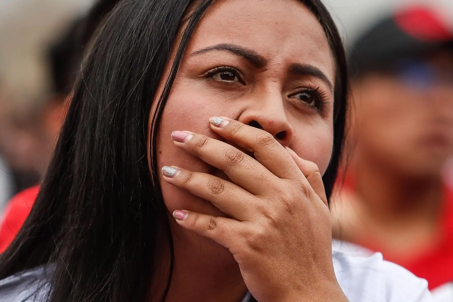 Hinchas de la Selección peruana se concentran en la explanada del Estadio Monumental a pocas horas del partido de repechaje ante Australia rumbo a Qatar 2022. 
Foto: ANDINA/Renato Pajuelo