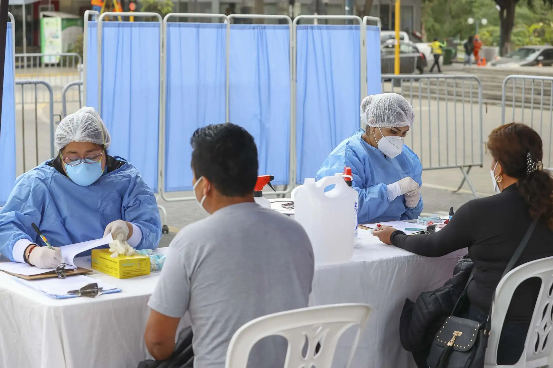 En el Día Mundial del Donante de Sangre, el Hospital de Emergencias Villa El Salvador (Heves) del Ministerio de Salud (Minsa) realiza una campaña de donación voluntaria de sangre en la plaza principal de Barranco, donde se encuentra el “Hemobus” para promover y recibir a todos los donantes voluntarios en el horario de 9:00 a.m. a 2:00 p.m. Foto: ANDINA/Andrés Valle