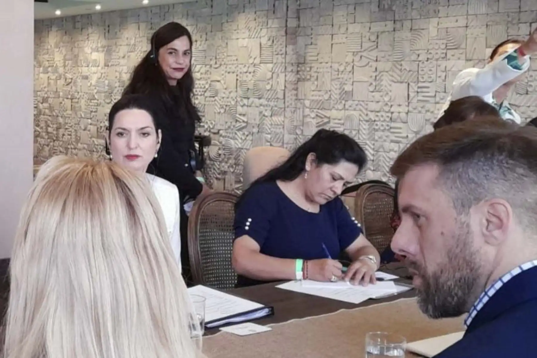 Lilia Paredes se reunió con primera damas de la región.