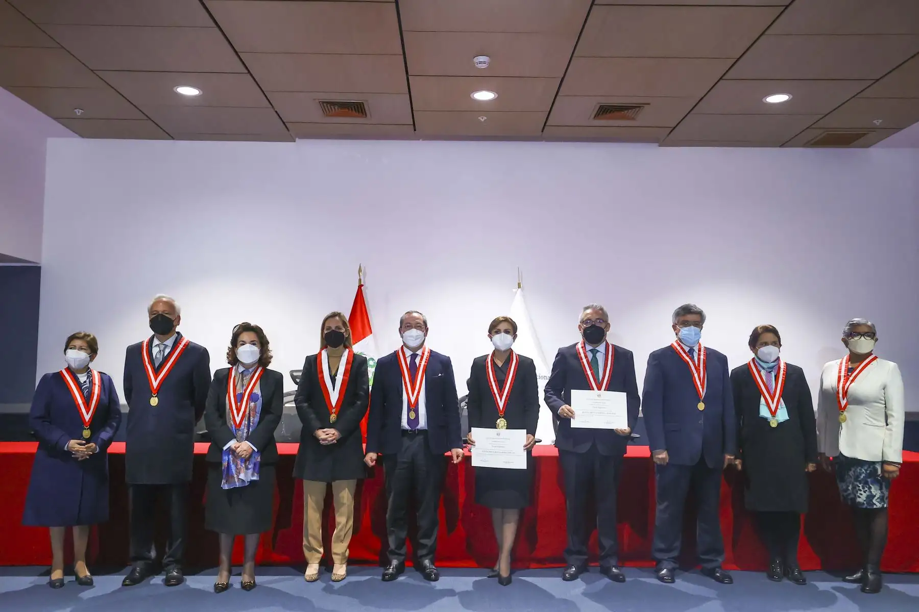 Ceremonia de proclamación y juramentación de los señores Fiscales Supremos, Liz Patricia benavides Vargas y Juan Carlos Villena.  Se llevó a cabo en el auditorio de la Junta Nacional de Justicia, con la presencia de la Presidenta del Poder Judicial, Elvia Barrios, la presidenta del Congreso, Maricamen Alva y el presidente de la JNJ, José Ávila. Foto: ANDINA/Andrés Valle
