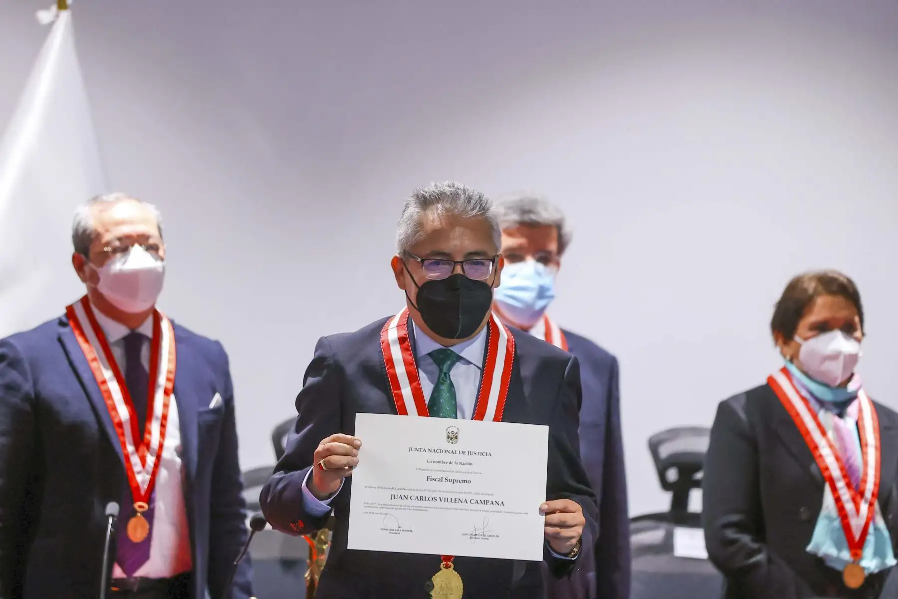 Ceremonia de proclamación y juramentación de los señores Fiscales Supremos, Liz Patricia benavides Vargas y Juan Carlos Villena.  Se llevó a cabo en el auditorio de la Junta Nacional de Justicia, con la presencia de la Presidenta del Poder Judicial, Elvia Barrios, la presidenta del Congreso, Maricamen Alva y el presidente de la JNJ, José Ávila. Foto: ANDINA/Andrés Valle