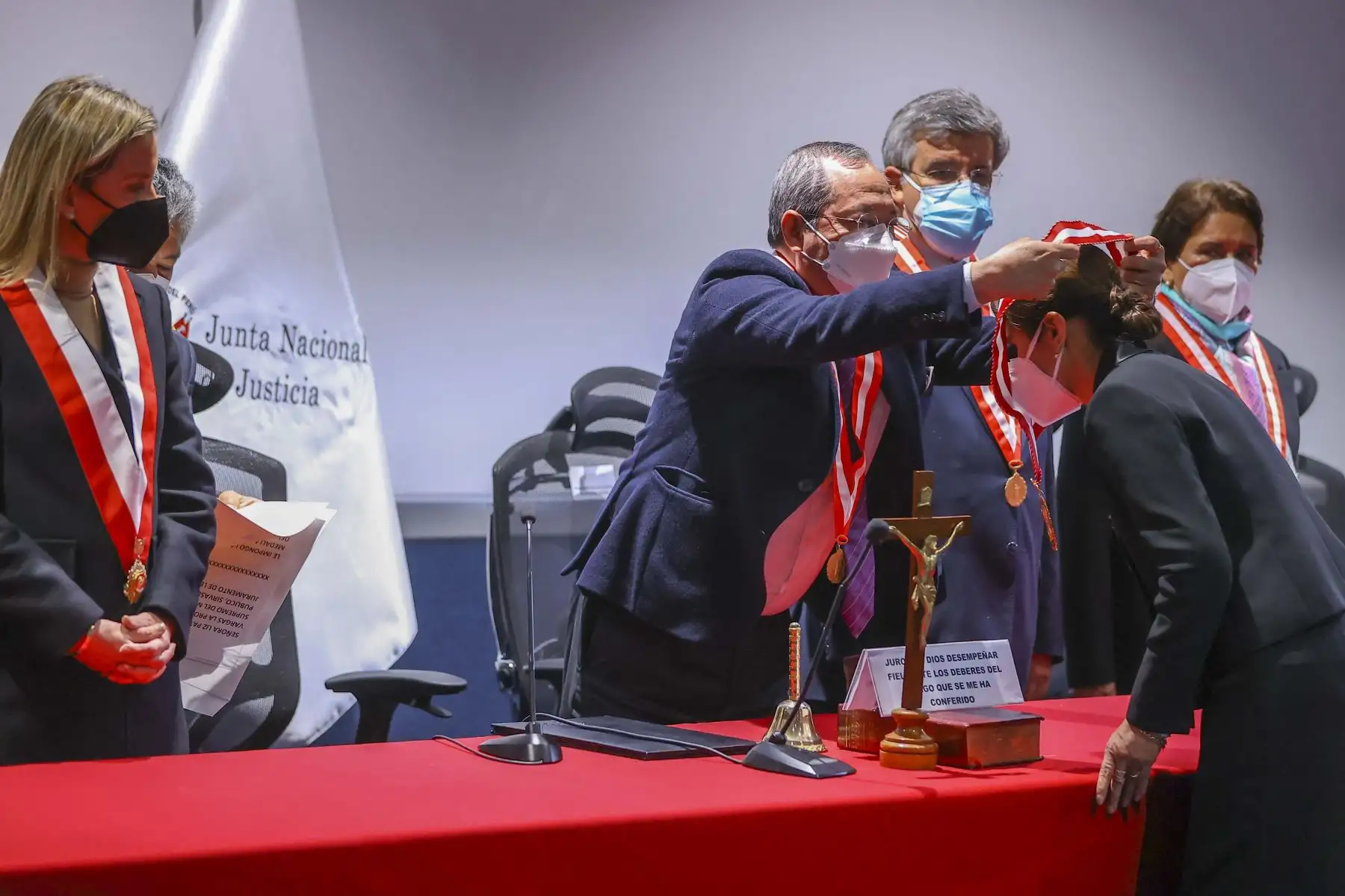 Ceremonia de proclamación y juramentación de los señores Fiscales Supremos, Liz Patricia benavides Vargas y Juan Carlos Villena.  Se llevó a cabo en el auditorio de la Junta Nacional de Justicia, con la presencia de la Presidenta del Poder Judicial, Elvia Barrios, la presidenta del Congreso, Maricamen Alva y el presidente de la JNJ, José Ávila. Foto: ANDINA/Andrés Valle