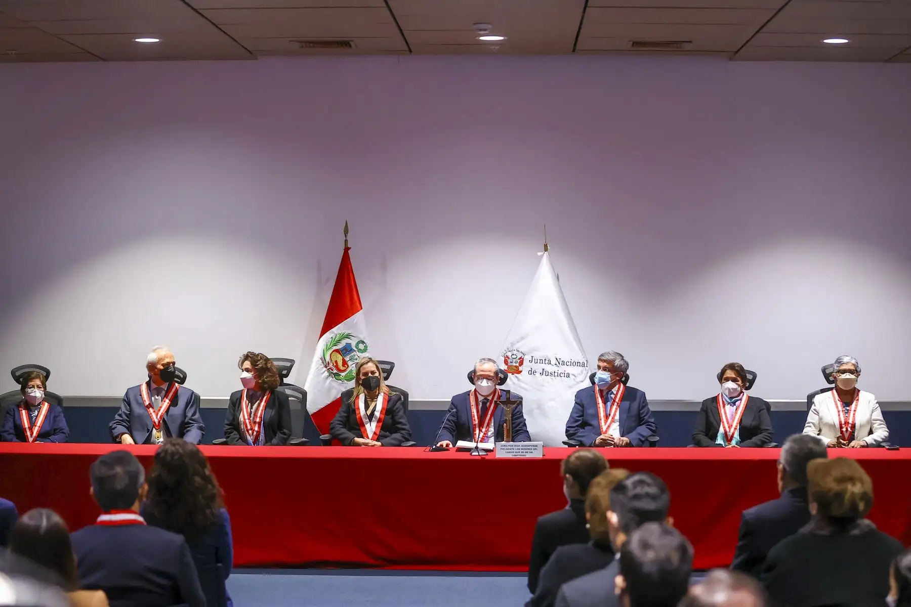 Ceremonia de proclamación y juramentación de los señores Fiscales Supremos, Liz Patricia benavides Vargas y Juan Carlos Villena.  Se llevó a cabo en el auditorio de la Junta Nacional de Justicia, con la presencia de la Presidenta del Poder Judicial, Elvia Barrios, la presidenta del Congreso, Maricamen Alva y el presidente de la JNJ, José Ávila. Foto: ANDINA/Andrés Valle