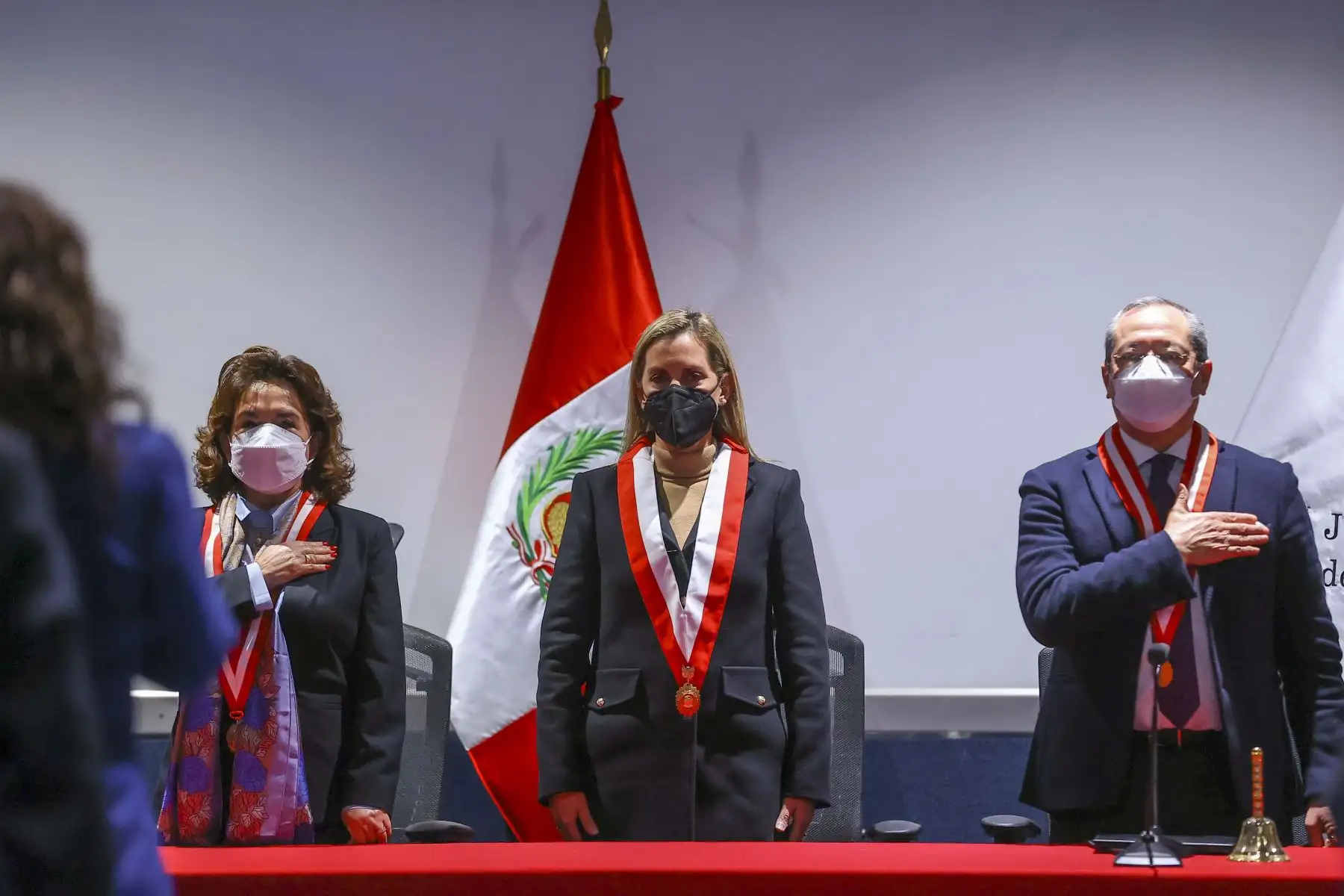 Ceremonia de proclamación y juramentación de los señores Fiscales Supremos, Liz Patricia benavides Vargas y Juan Carlos Villena.  Se llevó a cabo en el auditorio de la Junta Nacional de Justicia, con la presencia de la Presidenta del Poder Judicial, Elvia Barrios, la presidenta del Congreso, Maricamen Alva y el presidente de la JNJ, José Ávila. Foto: ANDINA/Andrés Valle