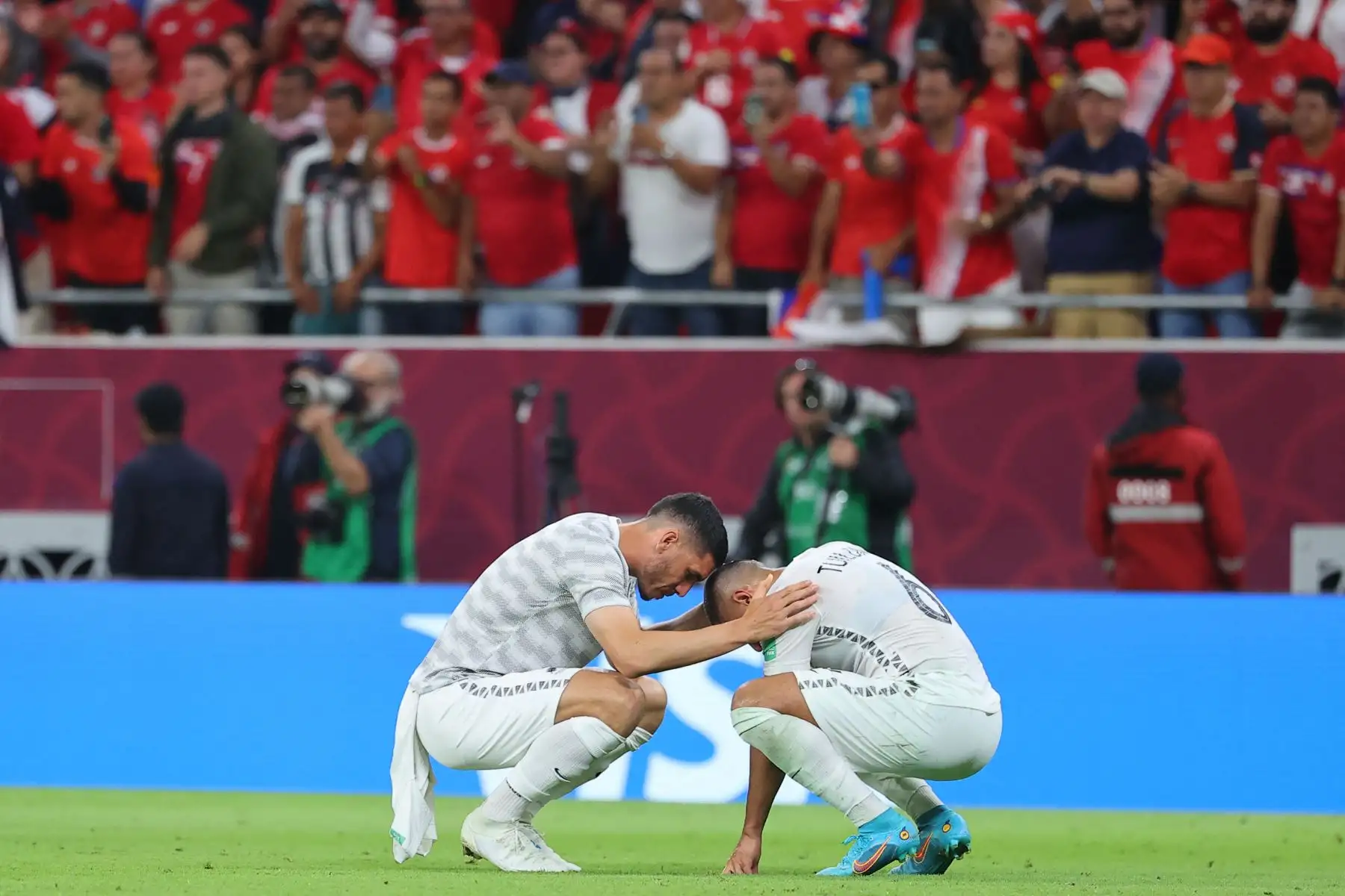 Los jugadores de Nueva Zelanda reaccionan a su derrota en el partido de play-offs entre confederaciones de la Copa Mundial de la FIFA 2022 entre Costa Rica y Nueva Zelanda.
Foto: AFP