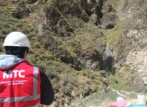Especialistas del OEFA realizan toma de muestras en el río Chillón tras el derrame de concentrado de zinc a causa de la volcadura de un camión de carga. ANDINA/Difusión