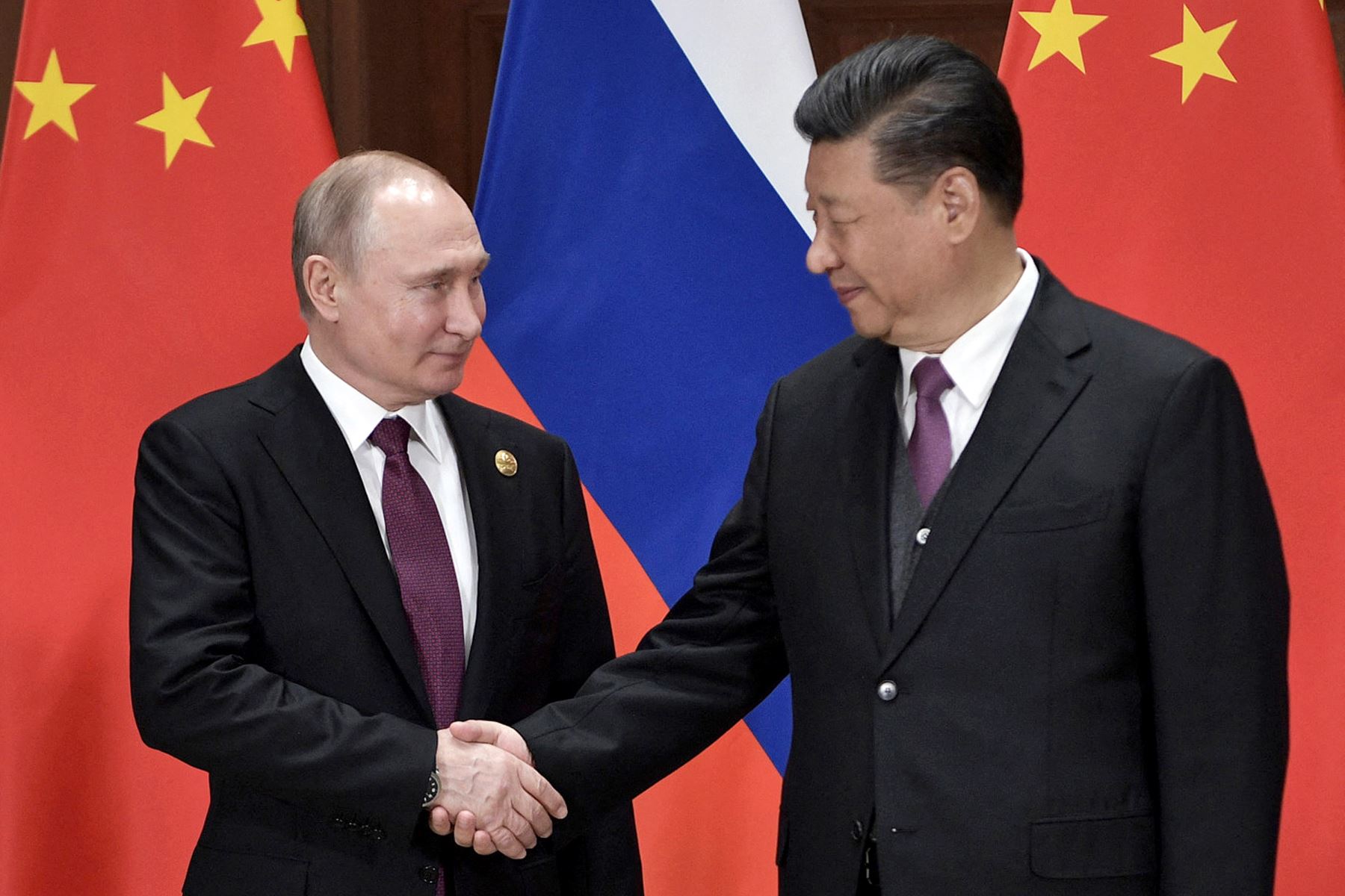 Xi Jinping aseguró a Putin el apoyo de China ante \"las sanciones ilegítimas de Occidente\"
