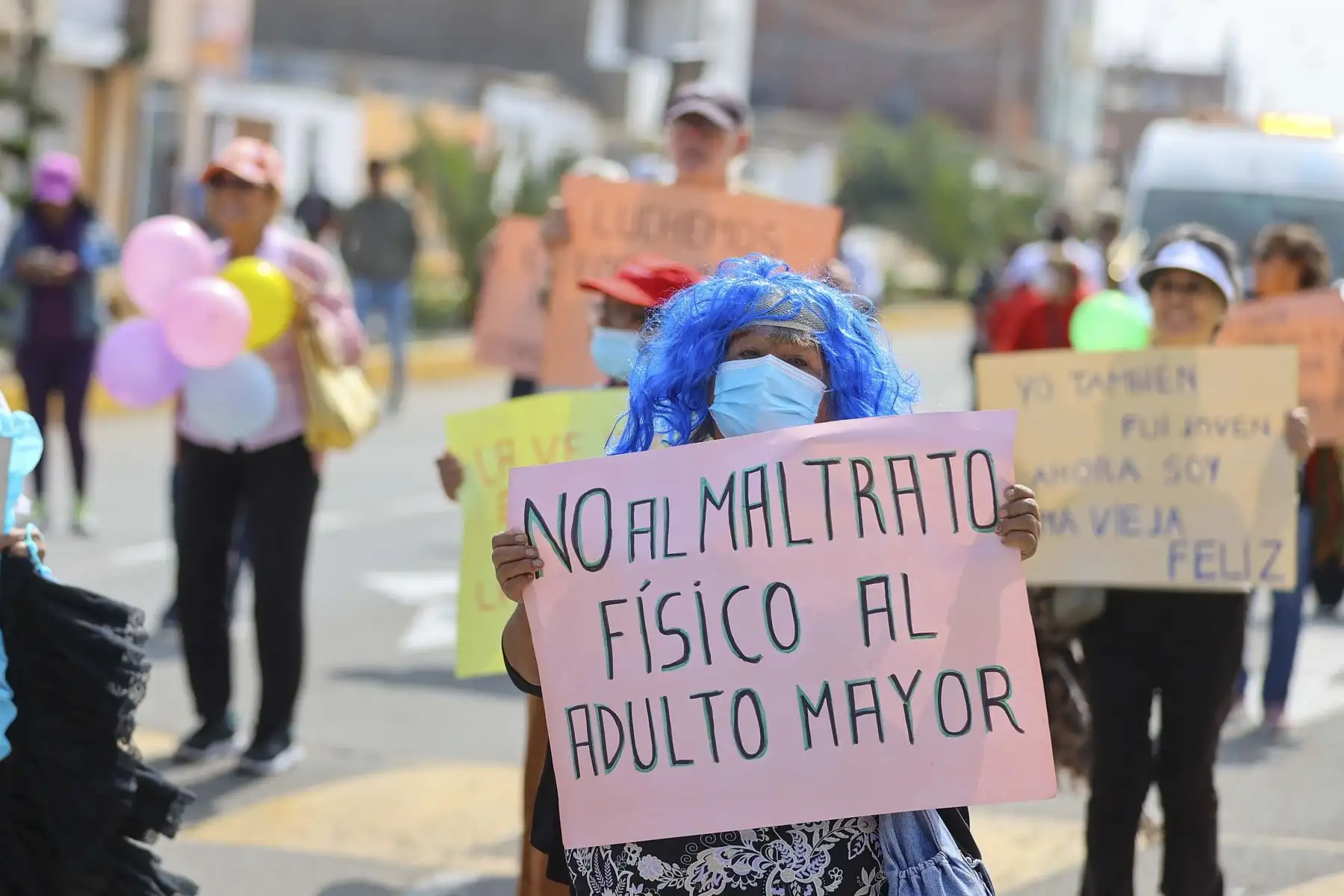 En el marco del Día Mundial de Toma de Conciencia del Abuso y Maltrato en la Vejez, adultos mayores del distrito de Punta Hermosa y balnearios aledaños, marcharon de manera pacífica, pero enérgica, pidiendo espacios dignos para poder realizar sus actividades. Foto: ANDINA/Difusión