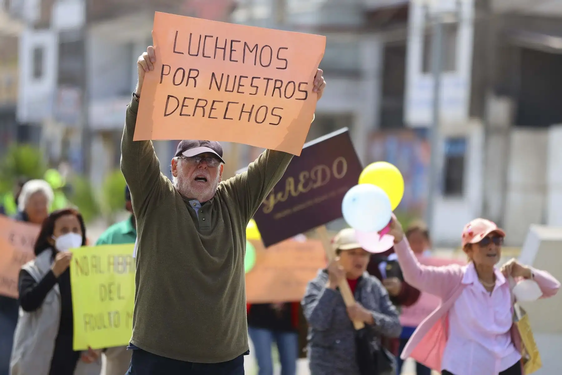 En el marco del Día Mundial de Toma de Conciencia del Abuso y Maltrato en la Vejez, adultos mayores del distrito de Punta Hermosa y balnearios aledaños, marcharon de manera pacífica, pero enérgica, pidiendo espacios dignos para poder realizar sus actividades. Foto: ANDINA/Difusión