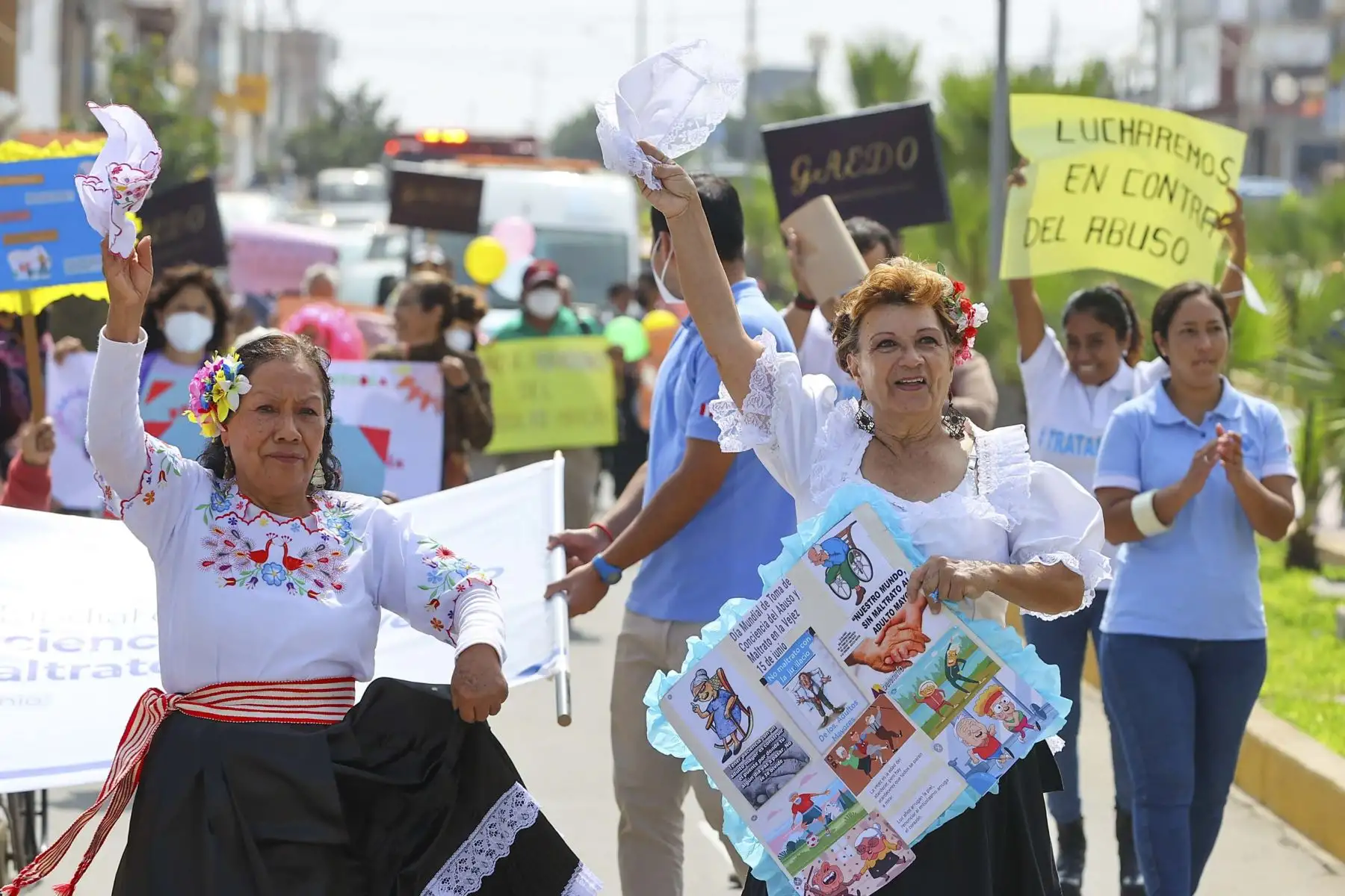 En el marco del Día Mundial de Toma de Conciencia del Abuso y Maltrato en la Vejez, adultos mayores del distrito de Punta Hermosa y balnearios aledaños, marcharon de manera pacífica, pero enérgica, pidiendo espacios dignos para poder realizar sus actividades. Foto: ANDINA/Difusión
