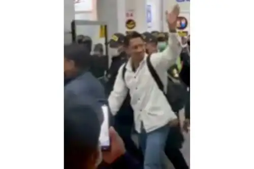 Gianluca Lapadula es uno de los jugadores más queridos en la selección, con su llegada generó un cambio de ánimo que se percibió en la hinchada local. Foto: Captura de pantalla