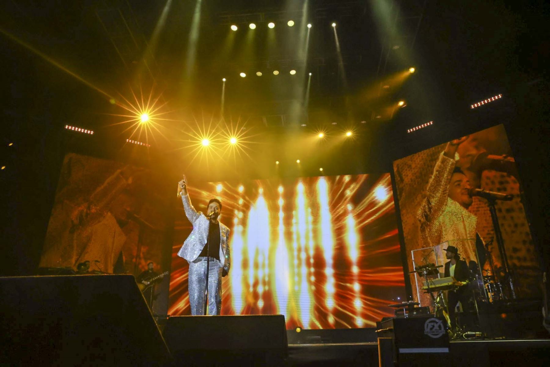 El artista puertorriqueño Luis Fonsi llegó a Lima este miércoles 15 de junio y deslumbró al público con lo mejor de su repertorio como parte de su gira “La Noche Perfecta”. El cantante se presentó en el Arena Perú de Surco. Foto: ANDINA/Andrés Valle