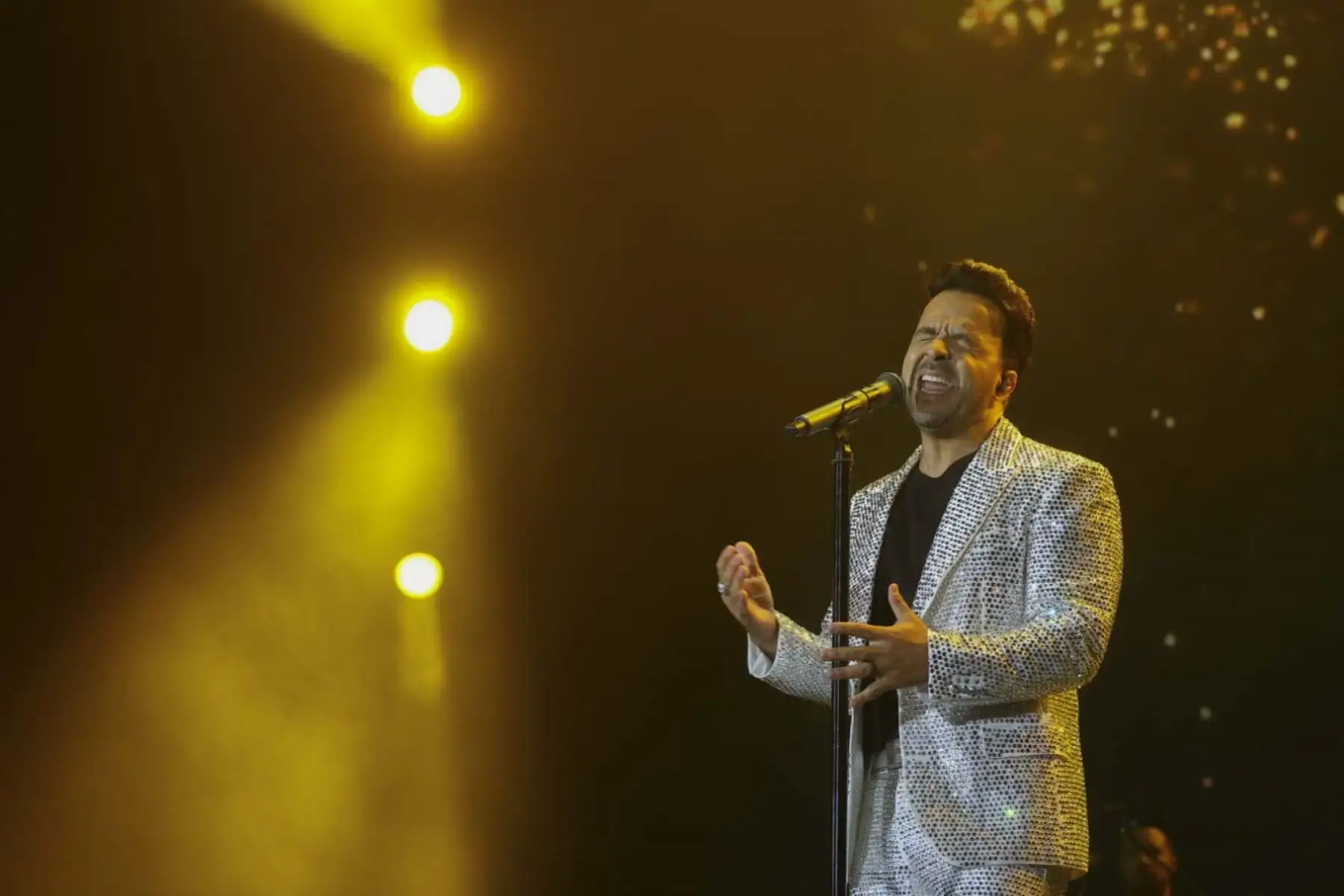 El artista puertorriqueño Luis Fonsi llegó a Lima este miércoles 15 de junio y deslumbró al público con lo mejor de su repertorio como parte de su gira “La Noche Perfecta”. El cantante se presentó en el Arena Perú de Surco. Foto: ANDINA/Andrés Valle