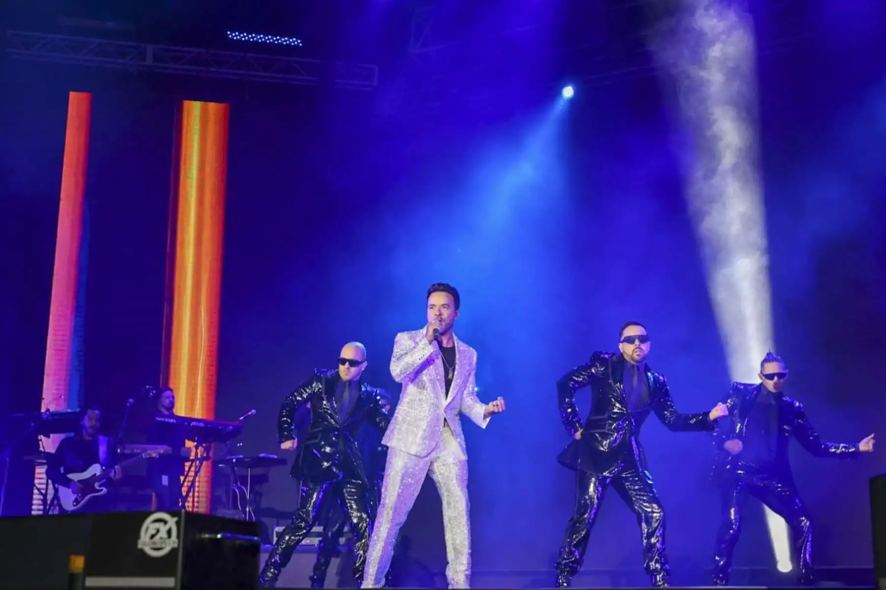 El artista puertorriqueño Luis Fonsi llegó a Lima este miércoles 15 de junio y deslumbró al público con lo mejor de su repertorio como parte de su gira “La Noche Perfecta”. El cantante se presentó en el Arena Perú de Surco. Foto: ANDINA/Andrés Valle