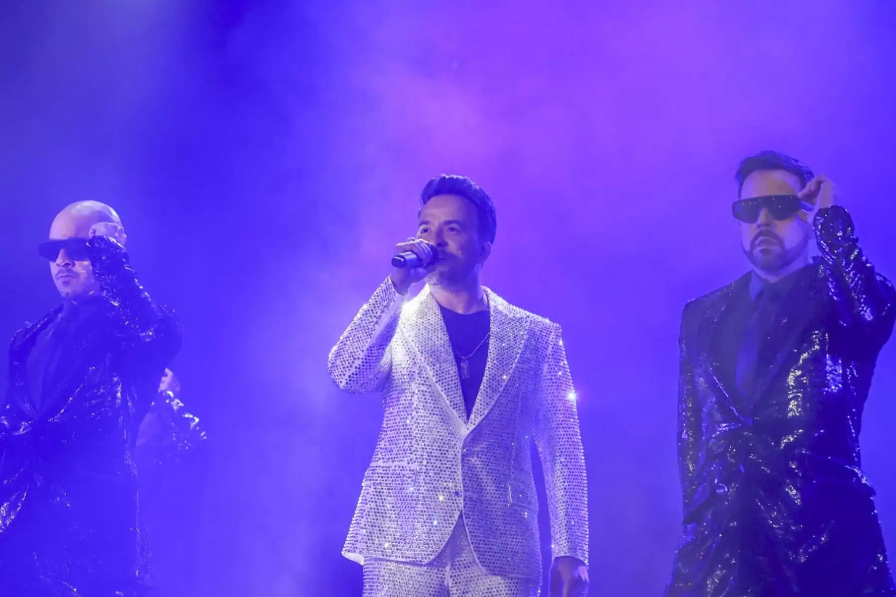 El artista puertorriqueño Luis Fonsi llegó a Lima este miércoles 15 de junio y deslumbró al público con lo mejor de su repertorio como parte de su gira “La Noche Perfecta”. El cantante se presentó en el Arena Perú de Surco. Foto: ANDINA/Andrés Valle