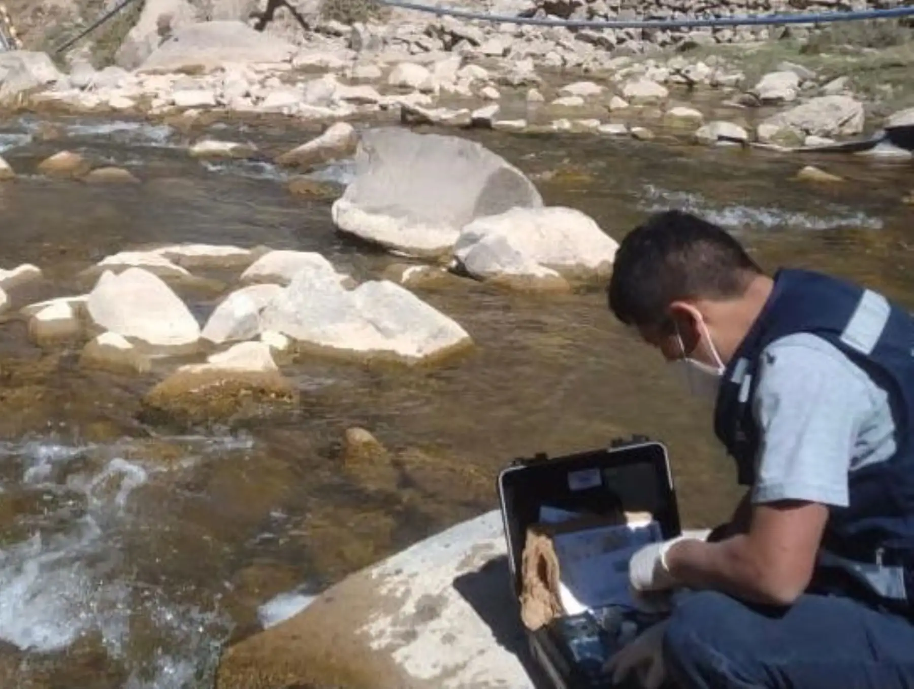 Una brigada del Minsa se encuentra en Canta para evaluar el riesgo de contaminación a la población por contacto o consumo de agua tras el derrame de concentrado de zinc en el río Chillón. Foto: ANDINA/difusión.