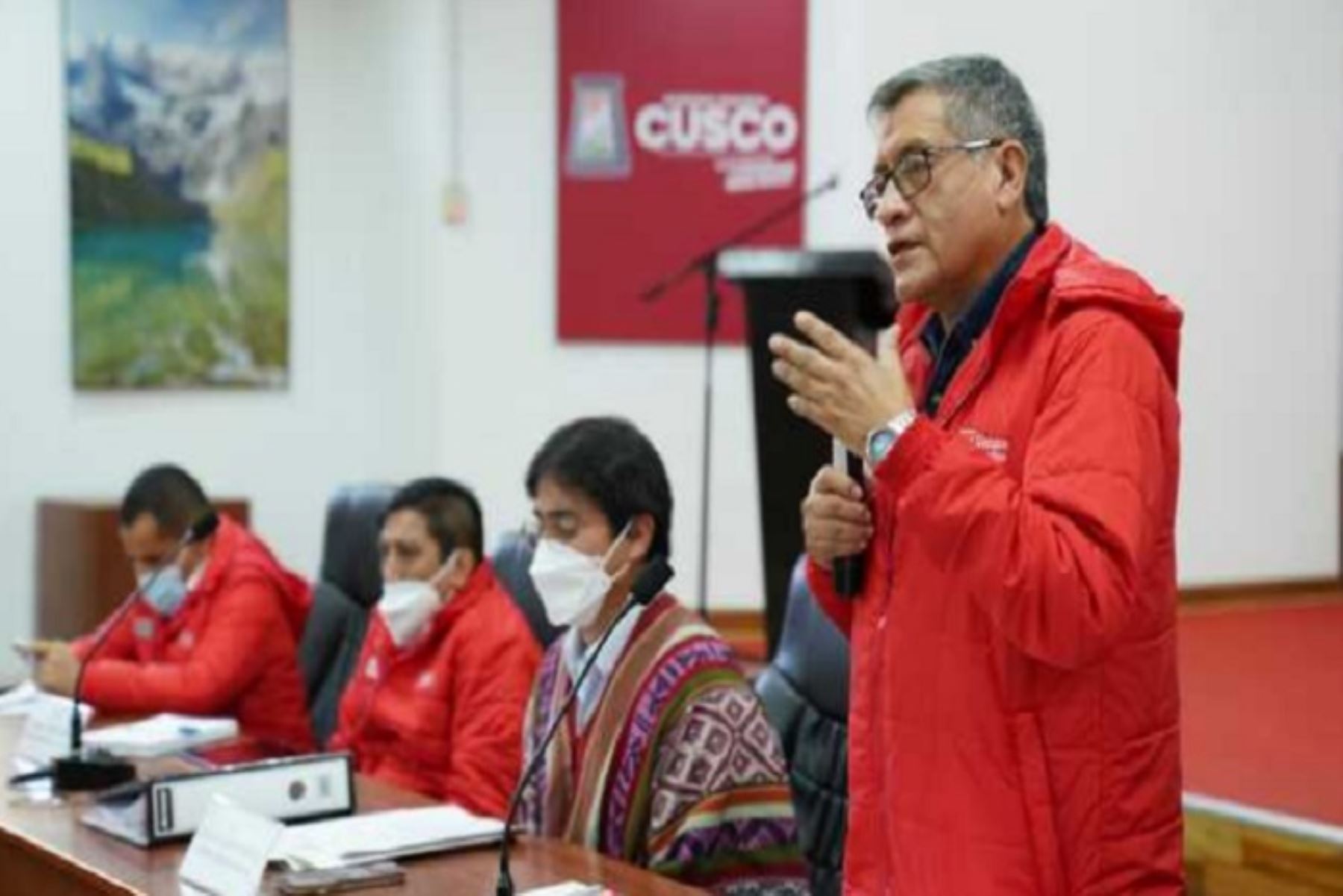 Ministro Rosendo Serna participa en reunión de la mesa técnica multisectorial de diálogo para el desarrollo de Cusco.
