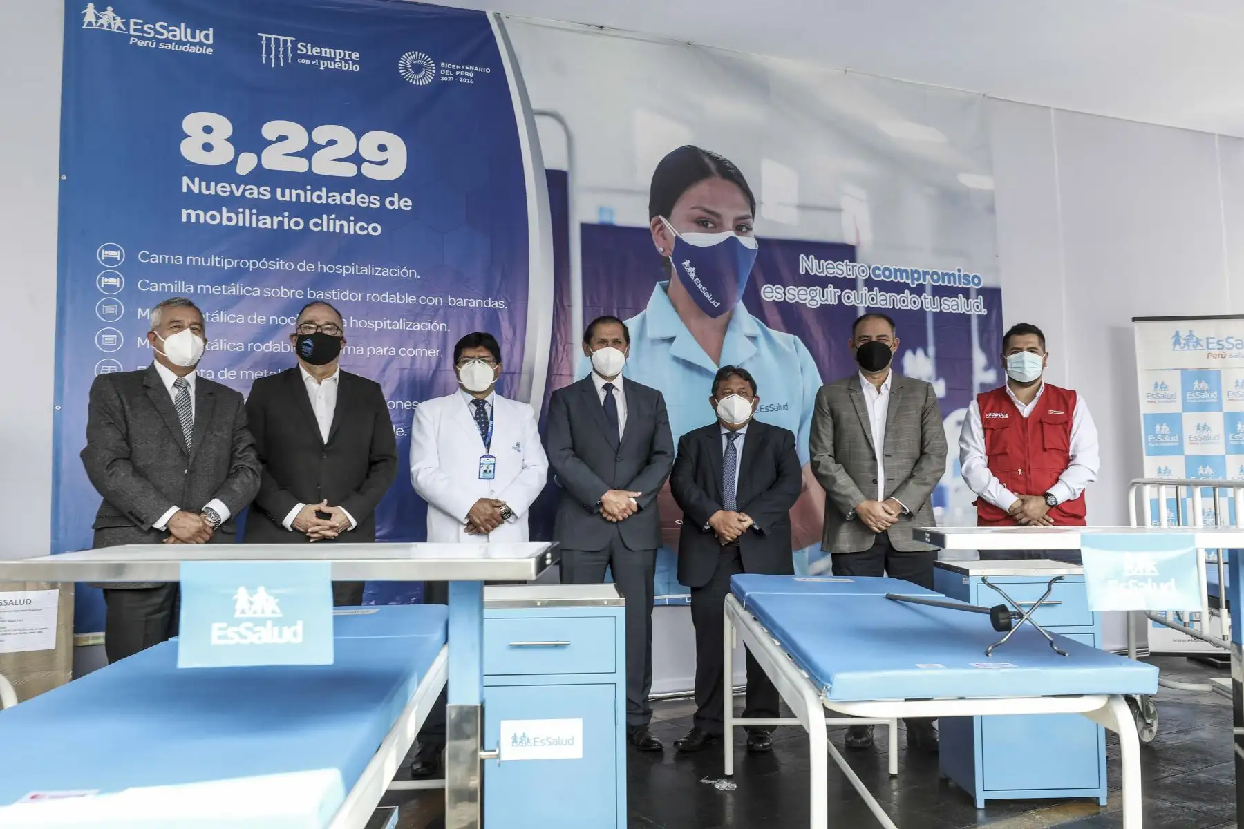 Con el objetivo de renovar sus bienes y brindar un mejor servicio a los millones de asegurados del país, el Seguro Social de Salud, a través del programa nacional “Compras a MYPErú”, recibió 8 229 unidades de mobiliario adquiridas a 10 micro y pequeñas para distribuirse en sus diferentes redes desconcentradas y asistenciales. Foto: Essalud