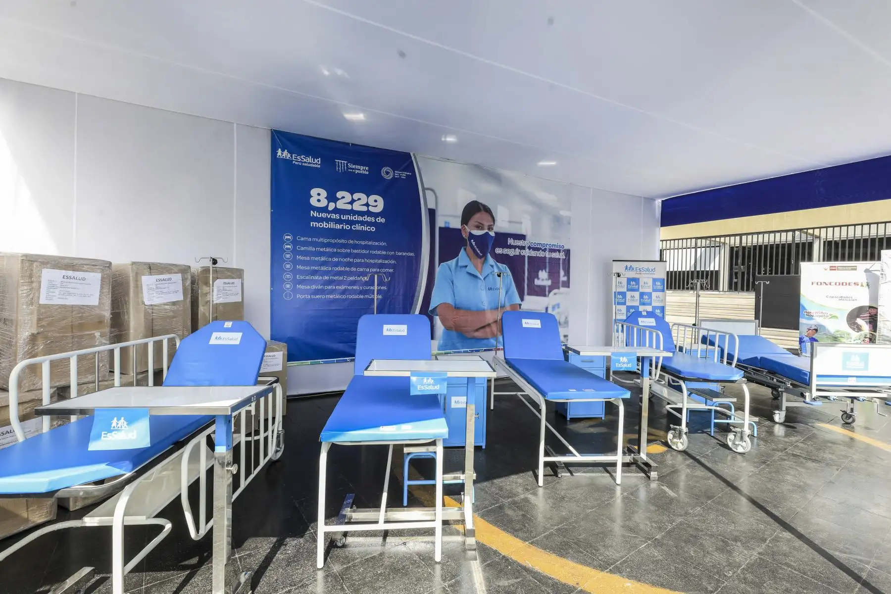 Con el objetivo de renovar sus bienes y brindar un mejor servicio a los millones de asegurados del país, el Seguro Social de Salud, a través del programa nacional “Compras a MYPErú”, recibió 8 229 unidades de mobiliario adquiridas a 10 micro y pequeñas para distribuirse en sus diferentes redes desconcentradas y asistenciales. Foto: Essalud