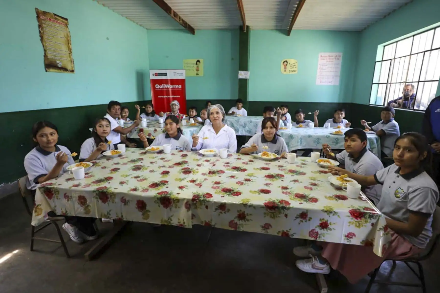La titular del Midis, Dina Boluarte, supervisó el servicio alimentario escolar que brinda el Programa Nacional de Alimentación Escolar Qali Warma en el Centro Rural de Formación en Alternancia (CRFA) El Carmelo, ubicado en el distrito y provincia de Virú, que cuenta con 117 usuarios, quienes reciben desayunos, almuerzos y cenas. Foto: Midis