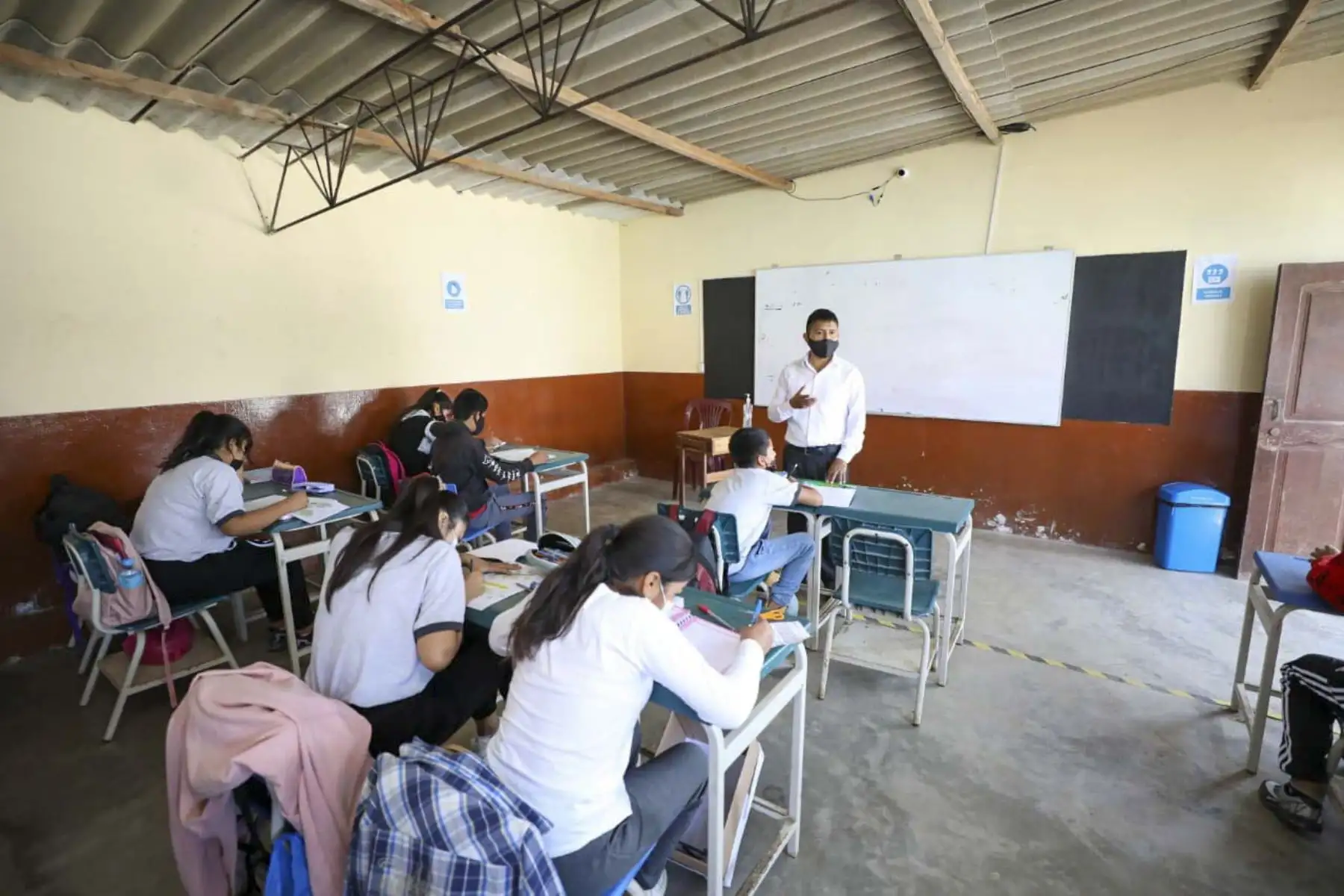 La titular del Midis, Dina Boluarte, supervisó el servicio alimentario escolar que brinda el Programa Nacional de Alimentación Escolar Qali Warma en el Centro Rural de Formación en Alternancia (CRFA) El Carmelo, ubicado en el distrito y provincia de Virú, que cuenta con 117 usuarios, quienes reciben desayunos, almuerzos y cenas. Foto: Midis
