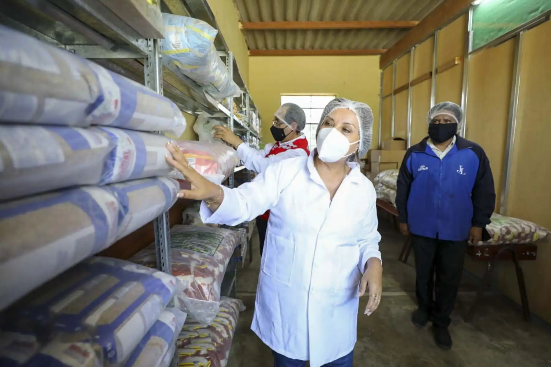 La titular del Midis, Dina Boluarte, supervisó el servicio alimentario escolar que brinda el Programa Nacional de Alimentación Escolar Qali Warma en el Centro Rural de Formación en Alternancia (CRFA) El Carmelo, ubicado en el distrito y provincia de Virú, que cuenta con 117 usuarios, quienes reciben desayunos, almuerzos y cenas. Foto: Midis