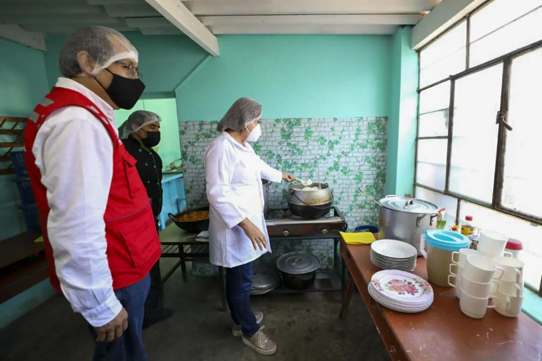 La titular del Midis, Dina Boluarte, supervisó el servicio alimentario escolar que brinda el Programa Nacional de Alimentación Escolar Qali Warma en el Centro Rural de Formación en Alternancia (CRFA) El Carmelo, ubicado en el distrito y provincia de Virú, que cuenta con 117 usuarios, quienes reciben desayunos, almuerzos y cenas. Foto: Midis